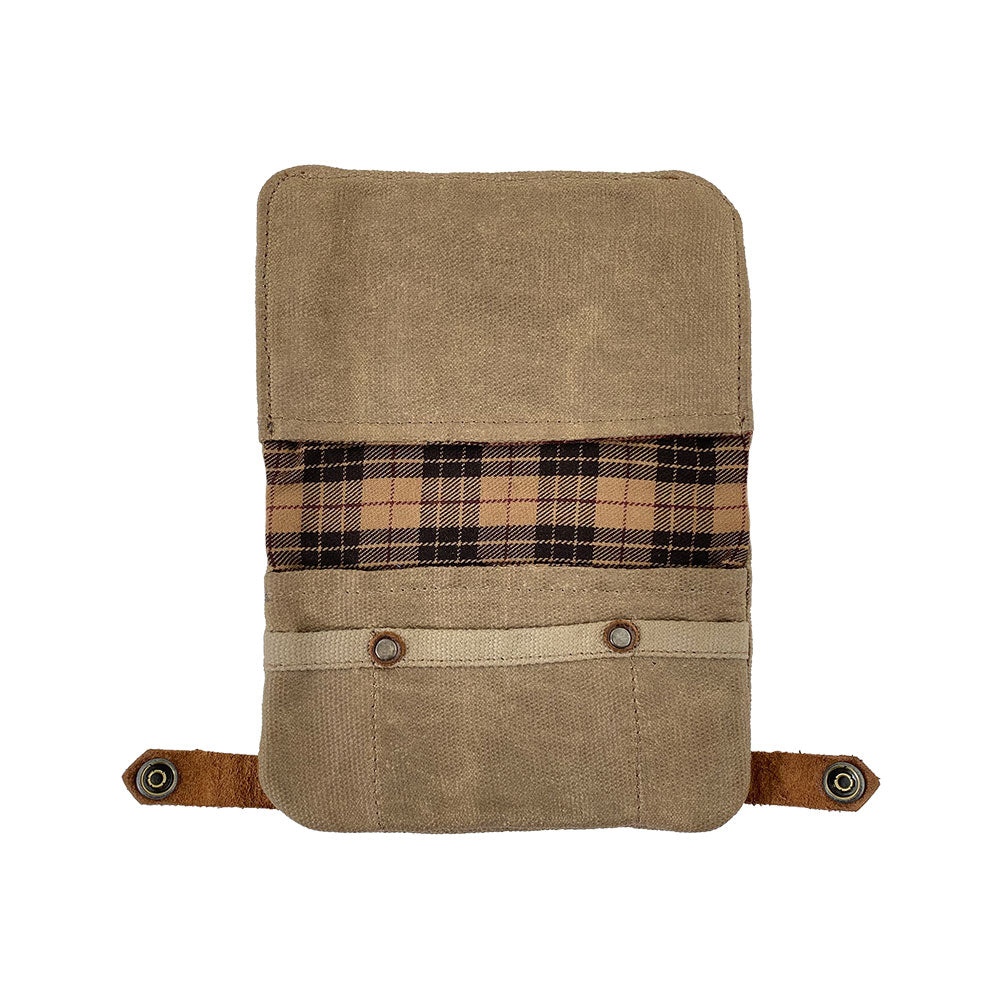 Interior view of the Hide & Drink Tobacco Pouch Waxed Canvas, featuring plaid cotton lining for added style. This travel essential is designed to keep your tobacco and field notes organized, emphasizing the handmade quality from La Antigua Guatemala.