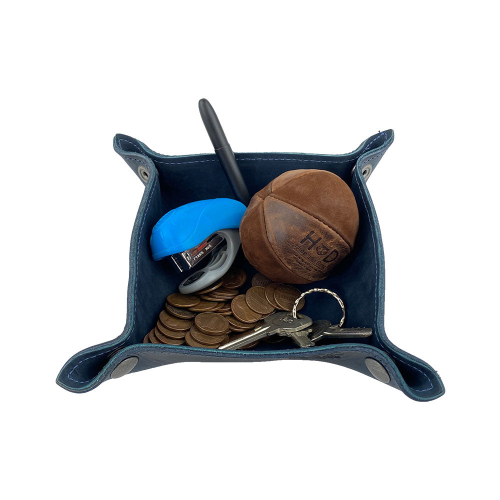 Hide & Drink Valet Tray featuring a traditional craft style and quality full grain leather, perfect for keys and coins organization. Handmade in La Antigua Guatemala & Oaxaca Mexico, Catchall Change Key Wallet Coin Box Tray Storage Valet, Full Grain Leather, StockyardX, Small Batch Production, Hand Cut, Hand Sewn, Fire Branded, Artisan.