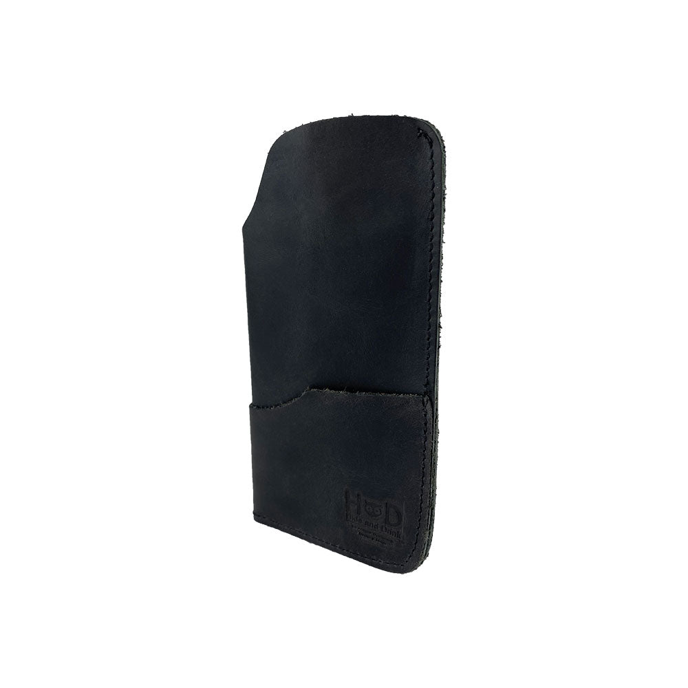 Stylish representation of the Hide & Drink Sunglass Case & Wallet in navy leather. This Rustic Sunglasses Case & Wallet showcases exquisite craftsmanship in Full Grain Leather, perfect for your travel needs as a glasses protector, made in La Antigua Guatemala & Oaxaca Mexico.