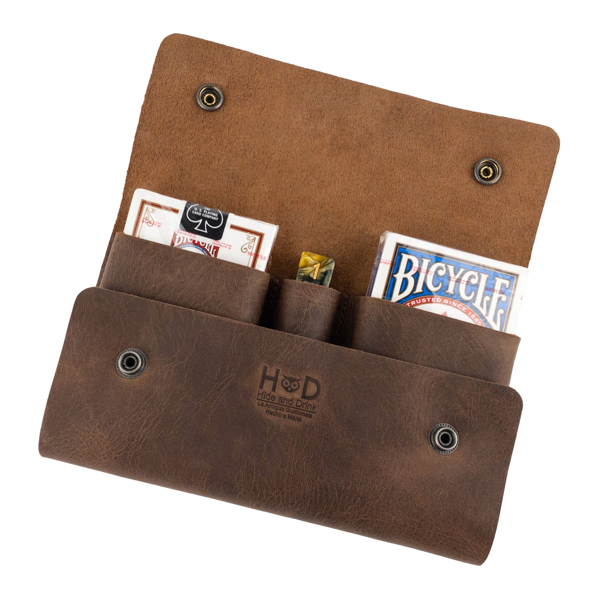 Front view of the Hide & Drink Playing Card Case with playing cards securely stored, demonstrating its minimalist design and Full Grain Leather quality. Perfect for poker games and travel, it’s handmade in La Antigua Guatemala & Oaxaca Mexico.
