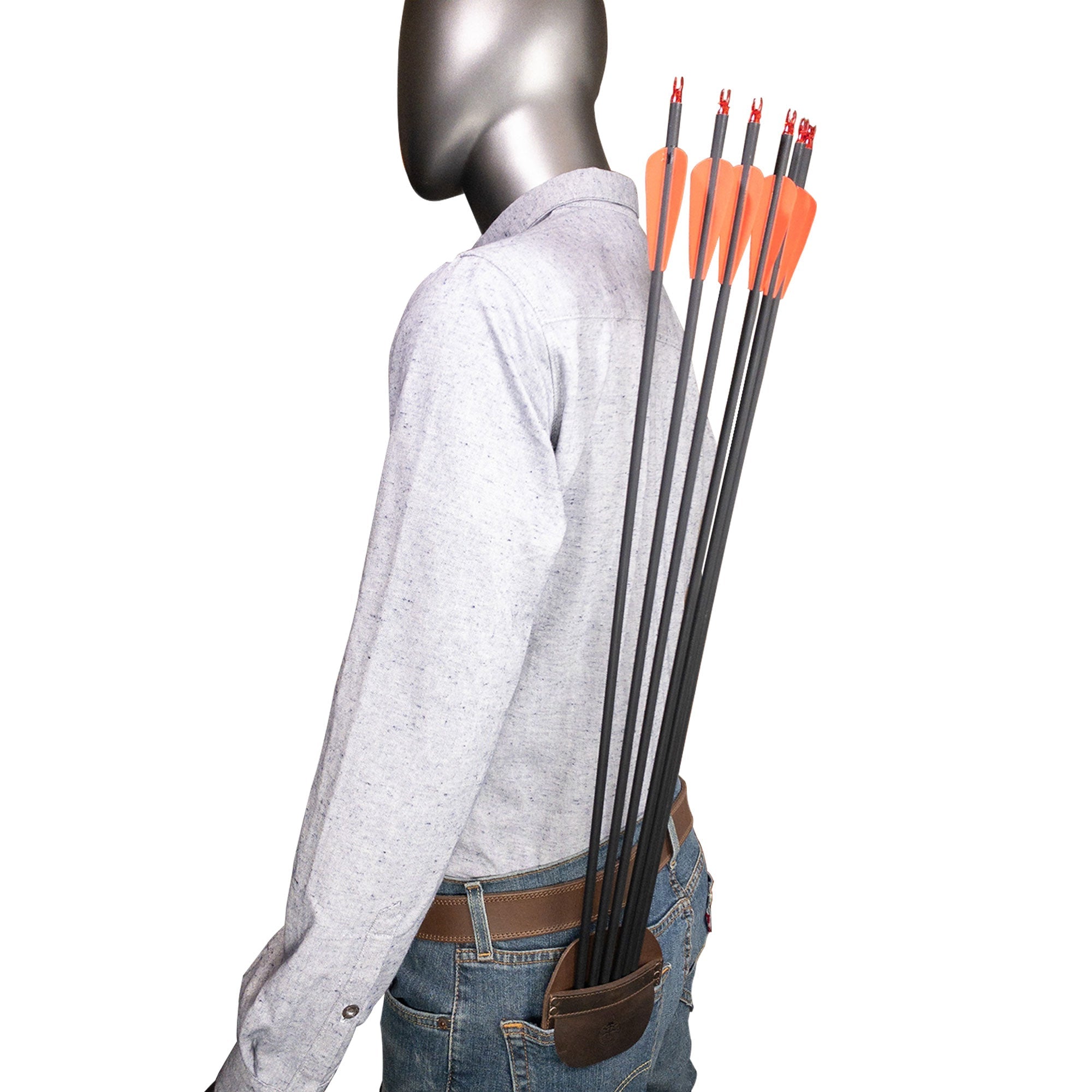 Dimensions of the Back Pocket Quiver by Valhalla Gear displayed with measurements. This handy guide illustrates the sizing for this Classic Bag for Arrows made from Full Grain Leather, emphasizing its artisan quality with Hand Cut and Hand Sewn features, perfect for archers and handmade in La Antigua Guatemala.