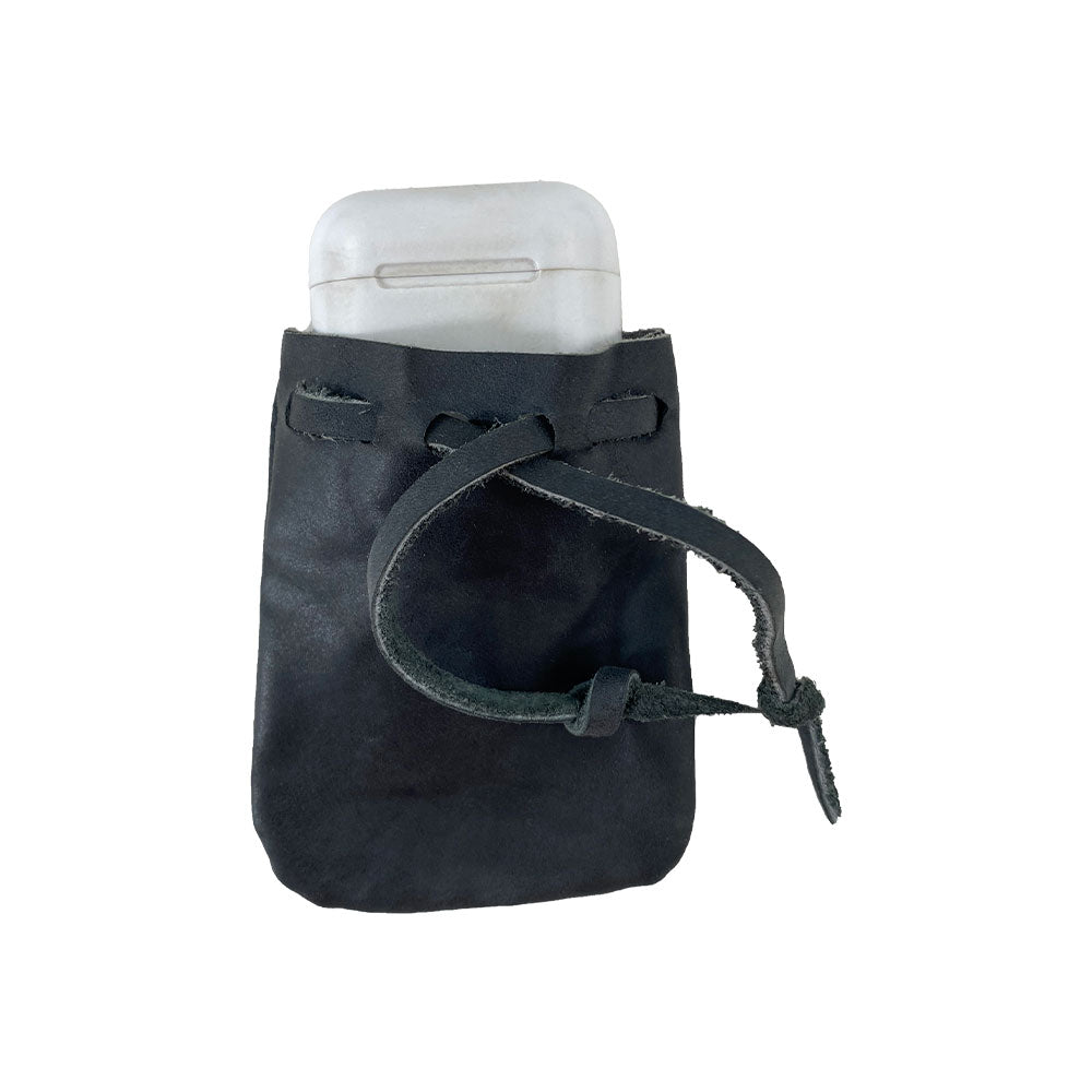 A full view of the Mini Medieval Pouch Keychain from Hide & Drink in olive green leather. This tiny bag with keyring is perfect for carrying essentials or coins while celebrating artisan craftsmanship from La Antigua Guatemala.