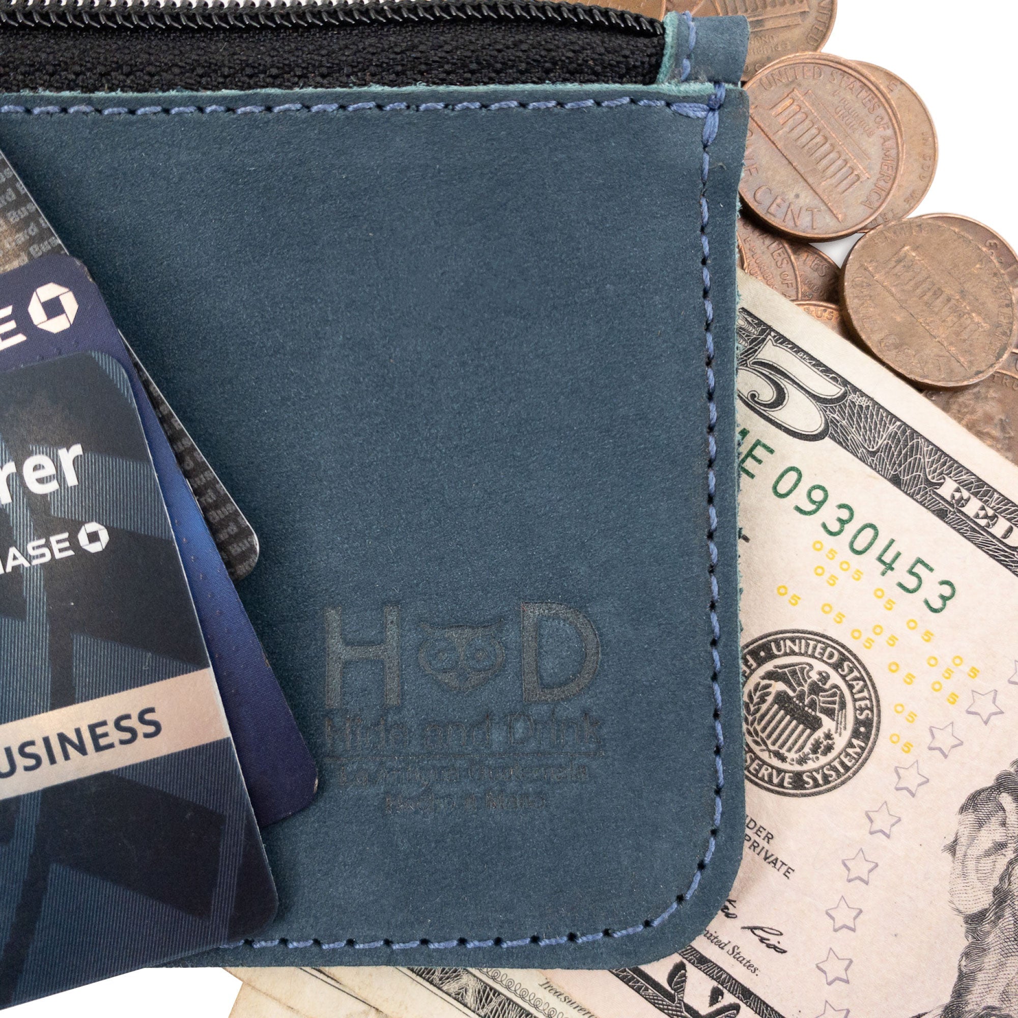 Close-up of a second Hide & Drink Zippered Wallet featuring cash and cards, highlighting its functional design for travel accessories. This Full Grain Leather card case is perfect for coin organizing and folded bills, all showcasing handcrafted excellence from La Antigua Guatemala & Oaxaca Mexico.
