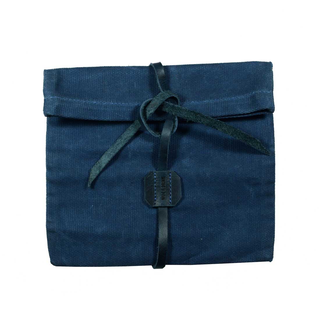 Hide & Drink's Rolling Pouch is a unique Survival Roll Top Pouch ideal for outdoor use. Crafted from Waxed Canvas & Full Grain Leather, this lightweight case serves as a multipurpose bag for all your outdoor accessories, made in La Antigua Guatemala & Oaxaca, Mexico.