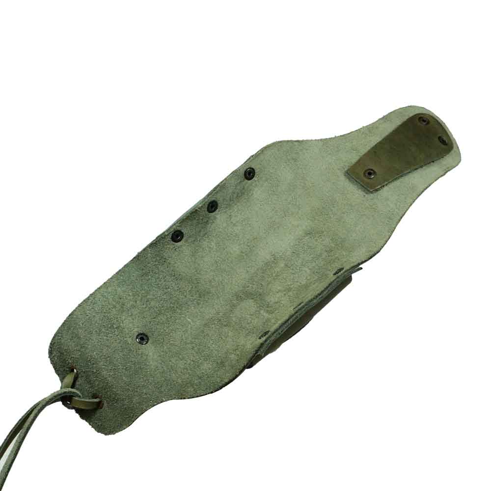 Hide & Drink Beer Holster Cowboy Buzy, a stylish Beer Holster for Cowboy designed for hands-free beverage holding. This Western Bottle Leg Grip is made with high-quality full grain leather, reflecting small batch production and artisan work in La Antigua Guatemala.