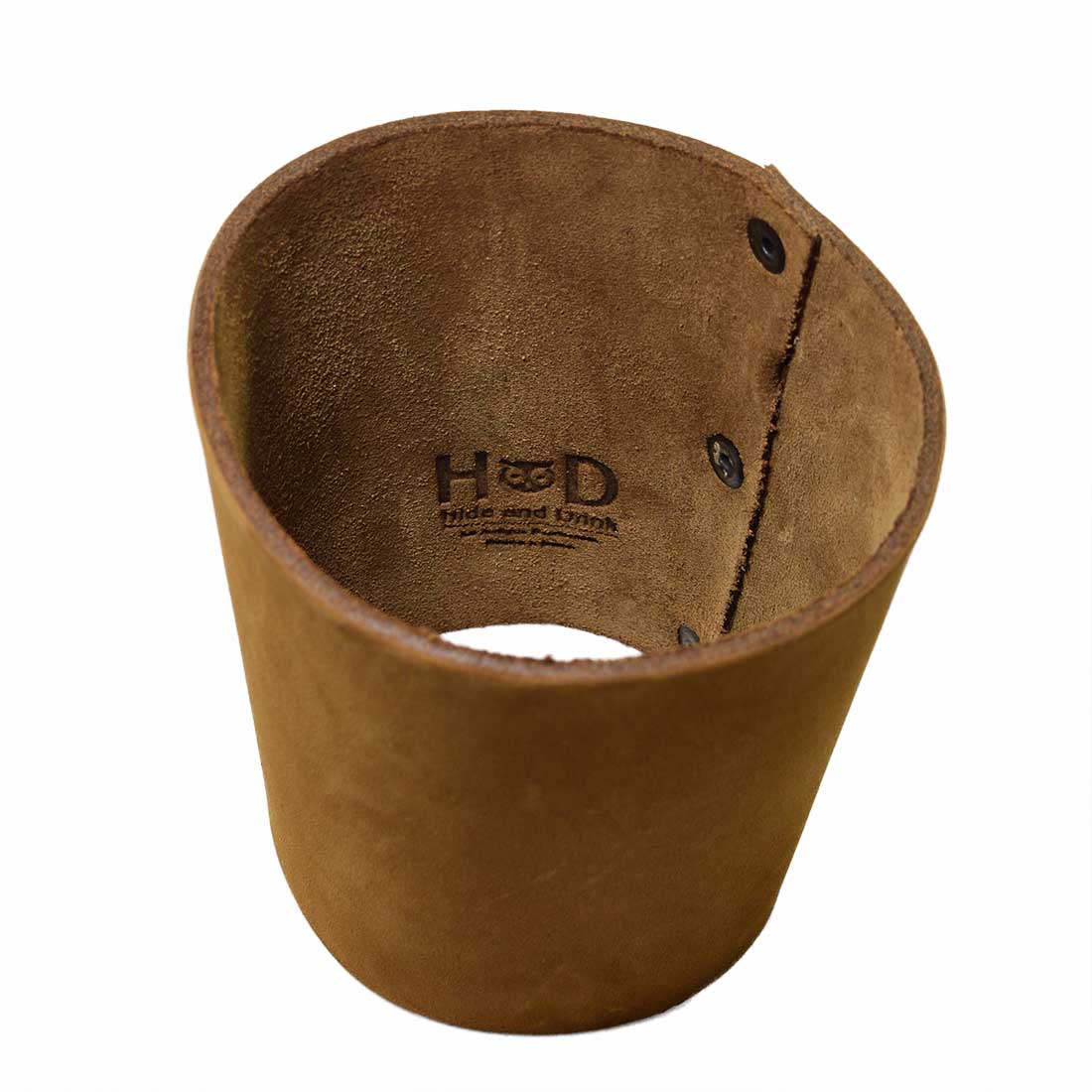 Details of the black leather Pint Sleeve from Hide & Drink, focusing on its robust construction and beautiful design. Ideal for maintaining beverage temperature, this artisan piece features brass metal rivets and is carefully handcrafted in La Antigua Guatemala & Oaxaca Mexico.
