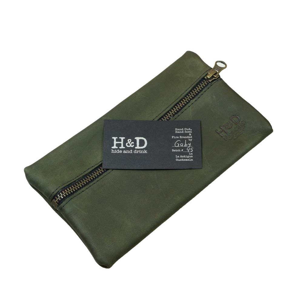 Hide & Drink Utility Cord Pouch showcasing a subtle yet stylish design. Perfect as an all-purpose utility & charger case for MacBook, iPad & Laptop, it also functions as an elegant cable organizer, handmade in La Antigua Guatemala & Oaxaca Mexico.
