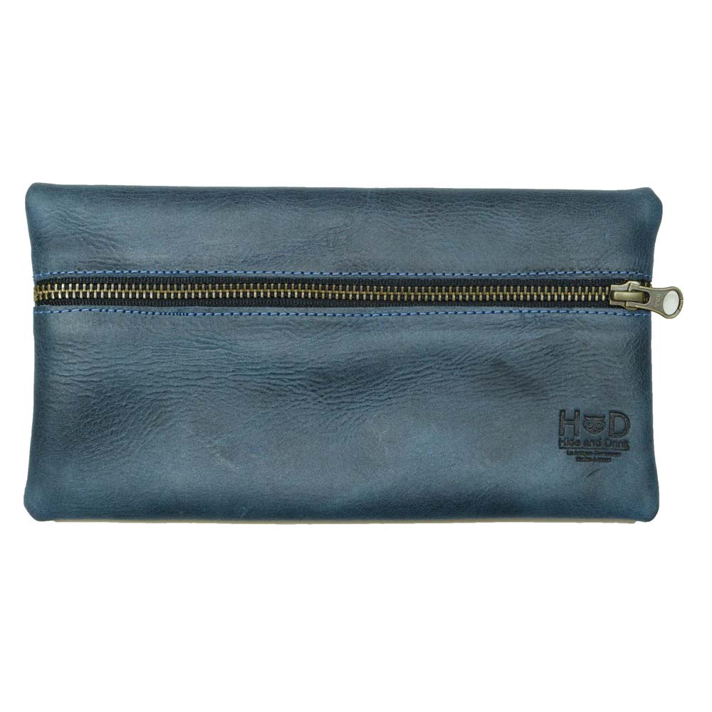 Hide & Drink Utility Cord Pouch emphasizing its handcrafted details. An essential all-purpose utility & charger case for MacBook, iPad & Laptop, it also functions as a practical cable organizer, made with care in La Antigua Guatemala & Oaxaca Mexico.