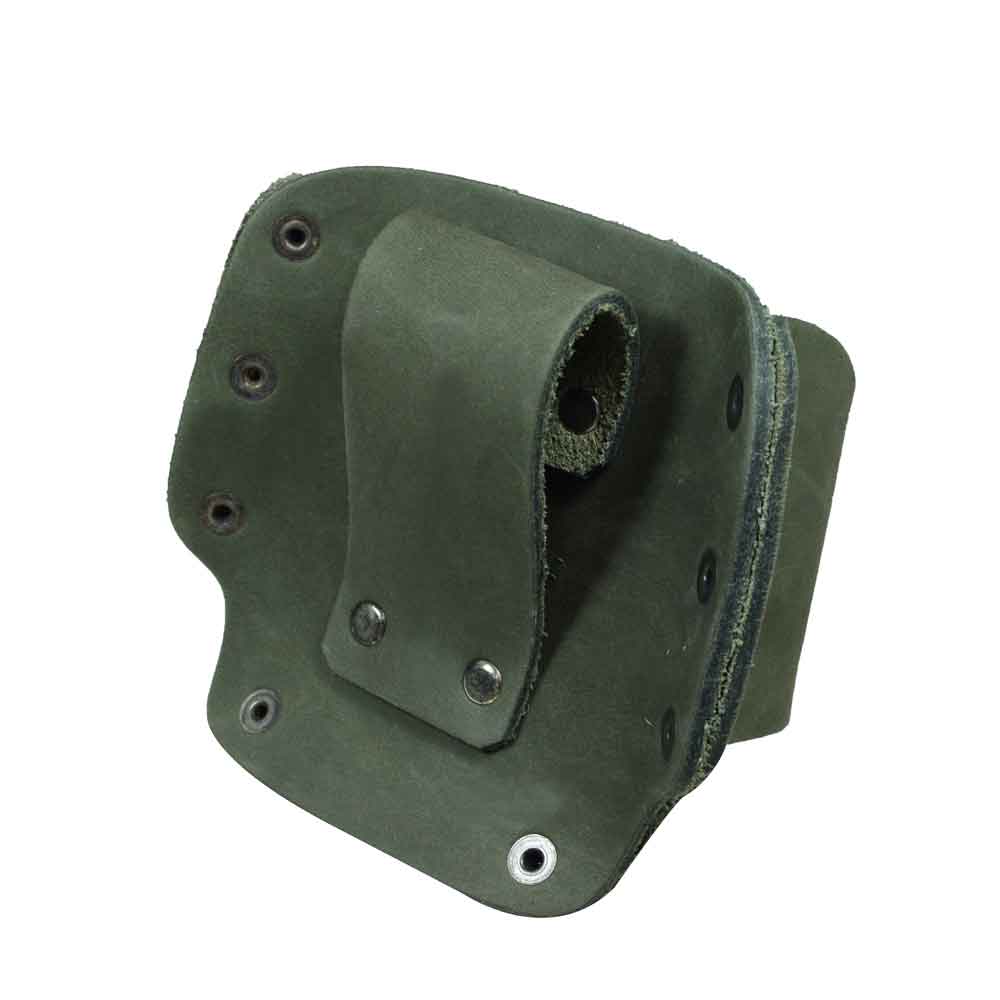 Hide & Drink's Large Tape Holster shown in green, crafted from Full Grain and soft suede leather. Ideal for carpenters wanting a reliable tool holster for their Large Tape Measure, handmade in La Antigua Guatemala.