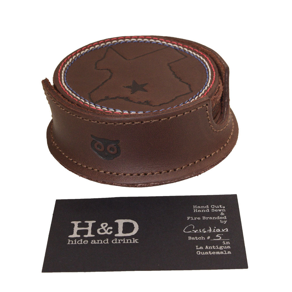 Texas State Coasters with Stitching (6-Pack) by Hide & Drink shows a set of leather coasters next to detailed specifications. These rustic coasters are made for durability and stain protection. Ideal for any beverage occasion. Set of 6 Coasters for Drinks with Texas State Design, Glass and Cups Stain Protection, Full Grain Leather, StockyardX, Small Batch Production, Hand Cut, Hand Sewn, Fire Branded, Artisan, Handmade in La Antigua Guatemala & Oaxaca Mexico.