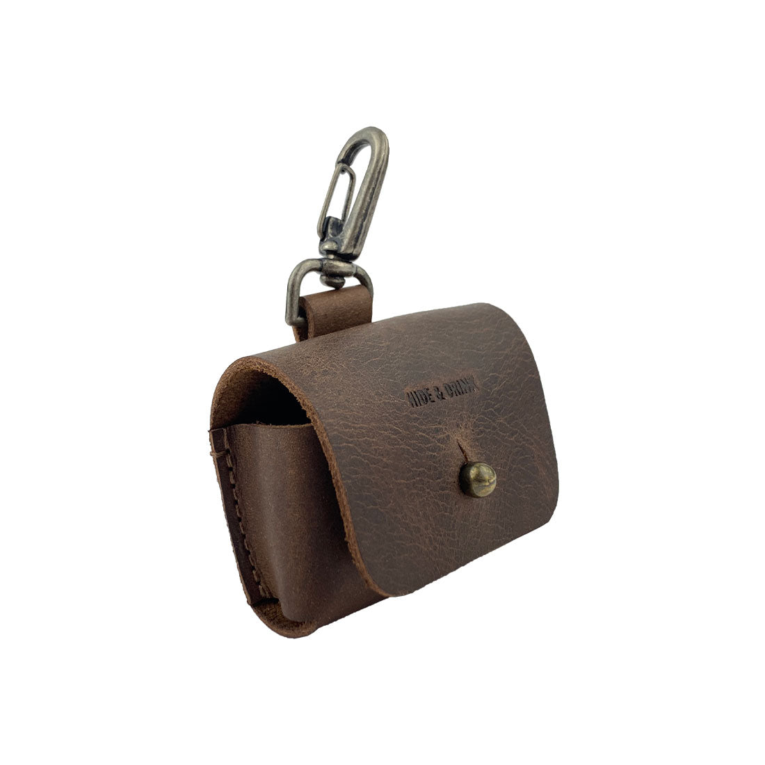 Airpods Pro Case Keychain by Hide & Drink - A side view highlighting the practical and stylish design of this leather case. Perfect for everyday use or travel, it features full grain leather, a snap hook, and is handmade in La Antigua Guatemala & Oaxaca Mexico, ensuring durability.