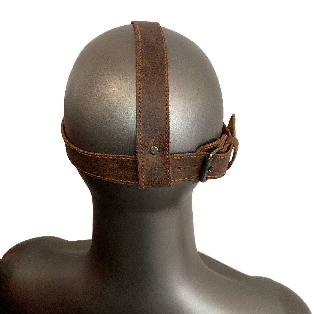 Back view of the adjustable strap of the Plague Mask for Cosplay from Hide & Play, emphasizing the craftsmanship. This mask, made from full grain leather, is perfect for costumes, Halloween, and shows, handmade by artisans in Guatemala.