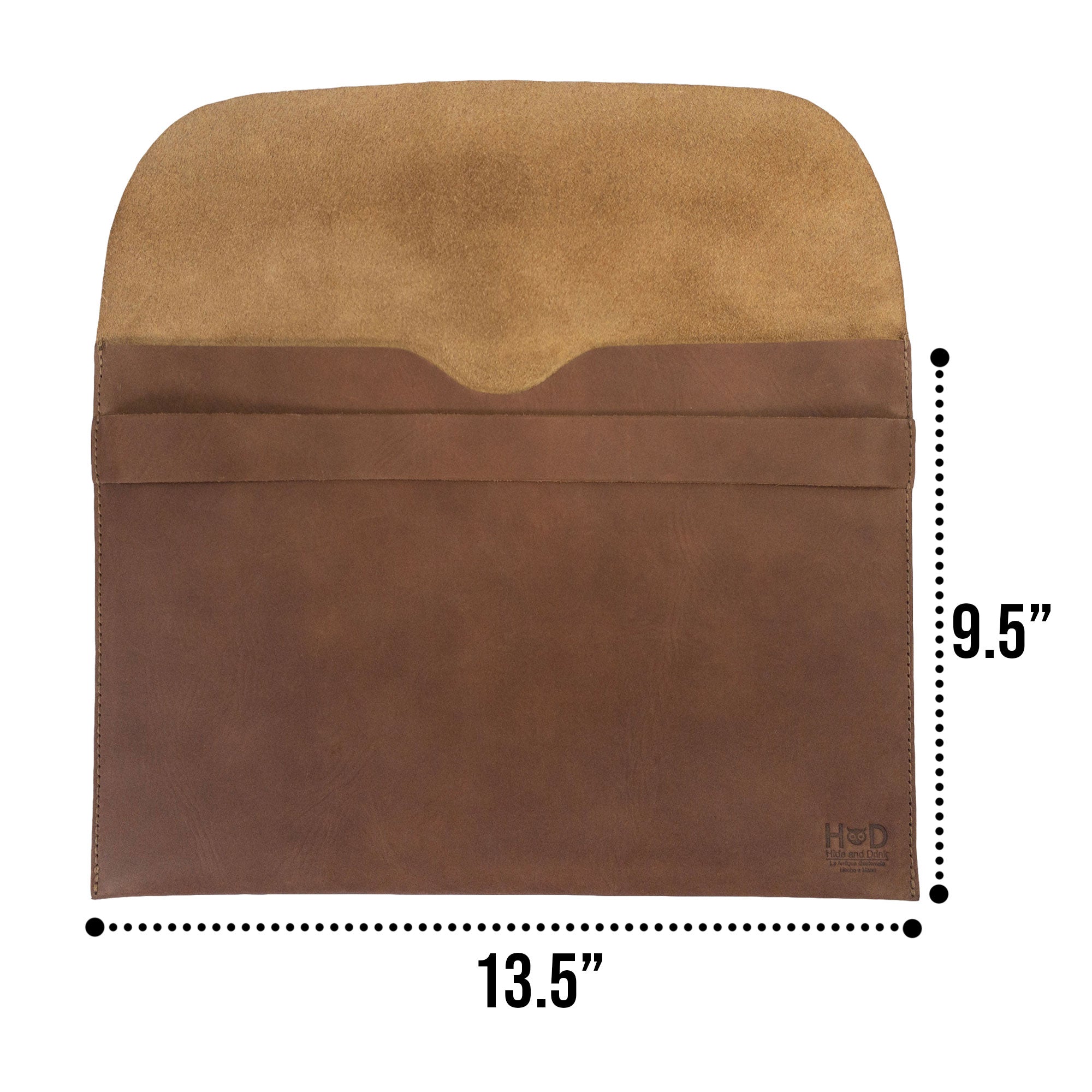 Inside view of the brown Hide & Drink MacBook Slim Case, designed to protect against scratches. Compatible with MacBook Air/Pro 13 Inch with M1 Chip, this case highlights full grain leather and artisan craftsmanship, perfect for daily use.
