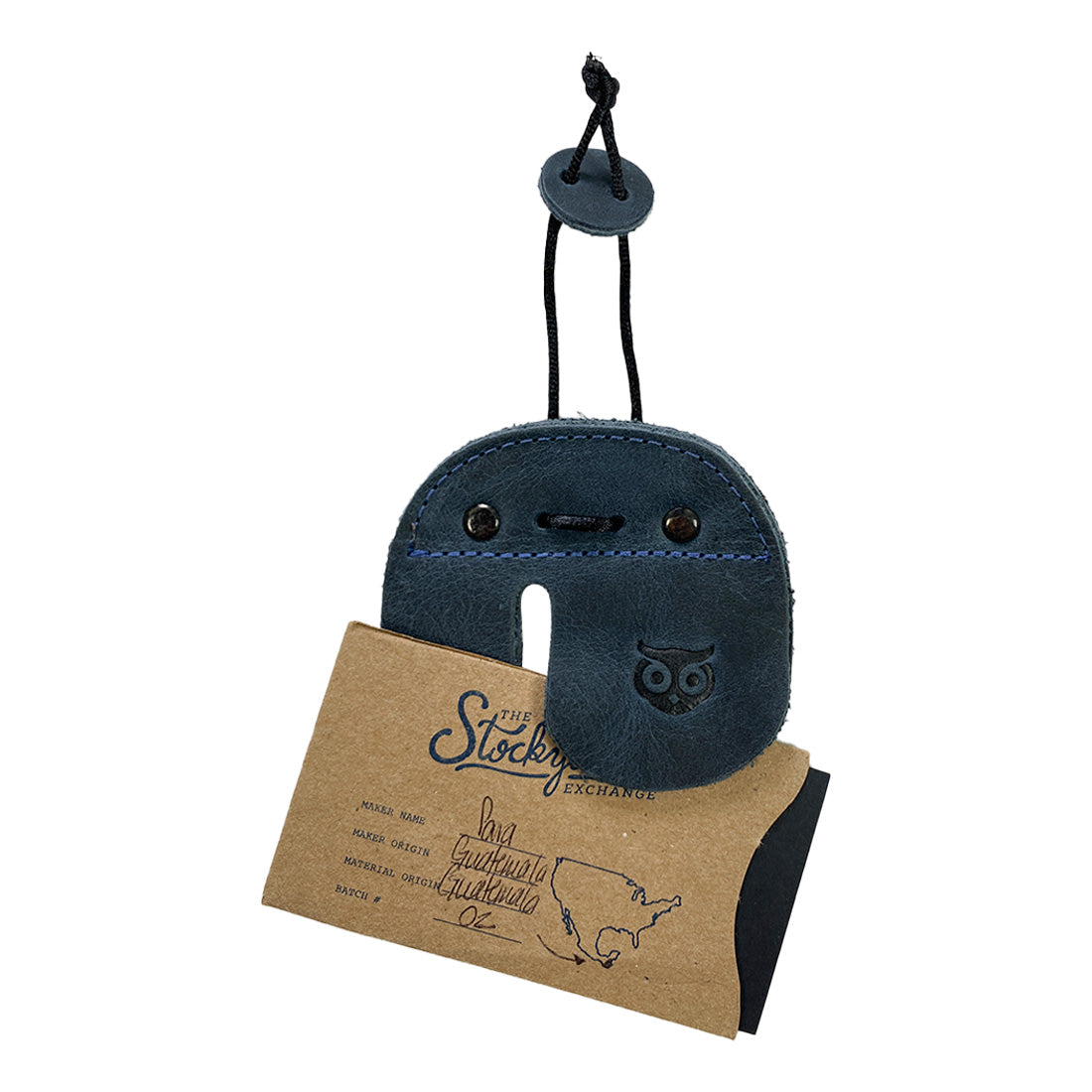 The Right Handed Archery Finger Protector from Hide & Drink is displayed alongside its packaging, showcasing its artisan quality. This finger protector made from full grain leather serves as a reliable protect guard for recurve bows, essential for shooting practice gear. Made with care in La Antigua Guatemala, this Archery Finger Tab combines functionality with stylish design.