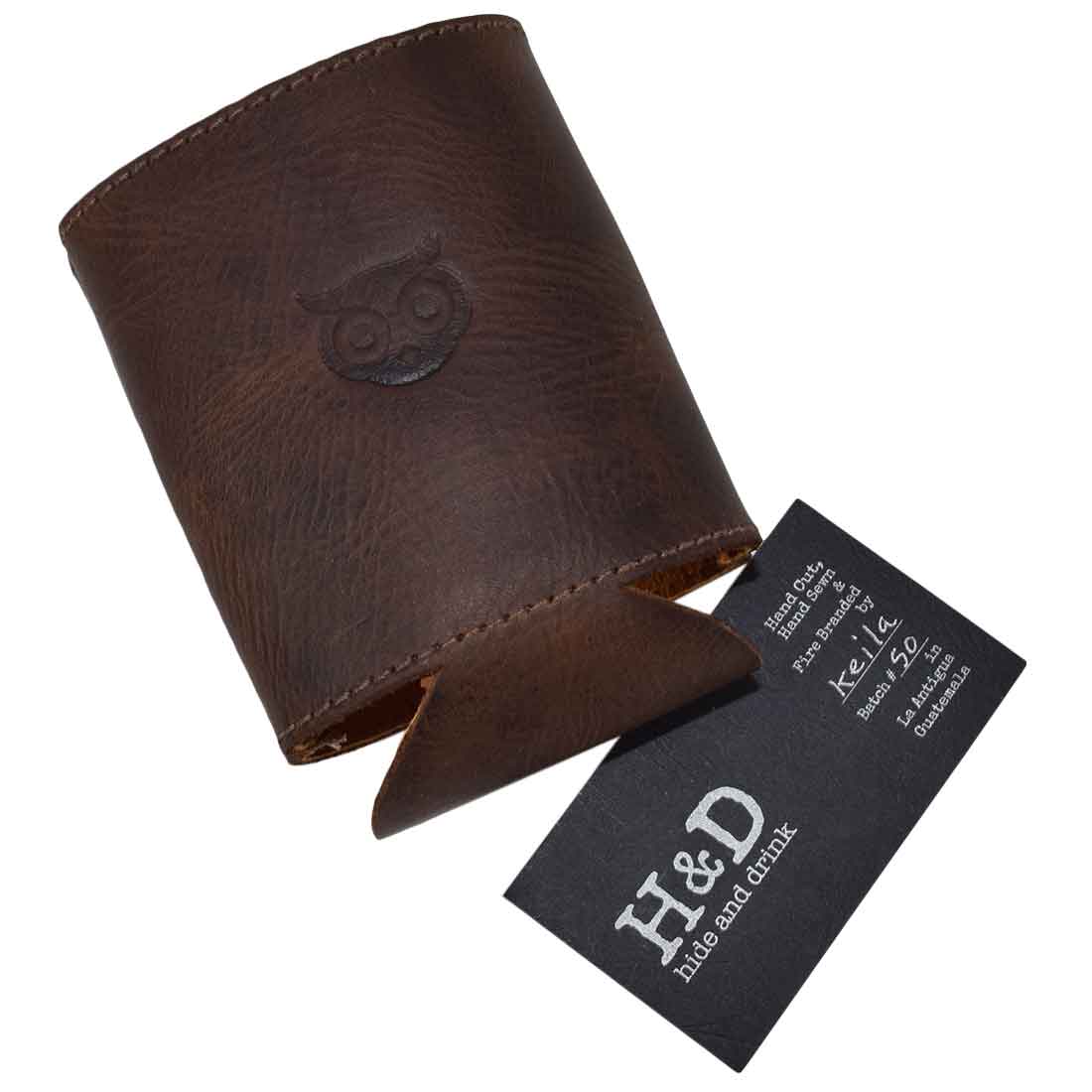 Distinctive Coolie Beer Sleeve by Hide & Drink, crafted in Full Grain Leather. This unique sleeve, perfect for any drink, emphasizes the artistry of small batch production, hand cut and sewn craftsmanship, proudly made in La Antigua Guatemala.