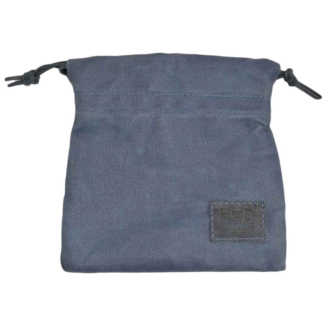 Hide & Drink Golf Pouch in deep blue, perfect for a range of uses from golf to everyday organization. This handcrafted waxed canvas pouch adds utility and style to your essentials. Waxed Canvas Golf Valuables Field Pouch, Golf Bag, Sport Organizer, Multipurpose Pouch with String, StockyardX, Small Batch Production, Hand Cut, Hand Sewn, Fire Branded, Artisan, Handmade in La Antigua Guatemala & Oaxaca Mexico.