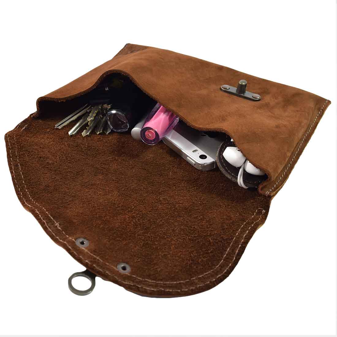 A filled Vintage Clutch Bag from Hide & Drink showcasing Full Grain Leather craftsmanship, highlighting the practicality of this artisan accessory, handmade in La Antigua Guatemala.