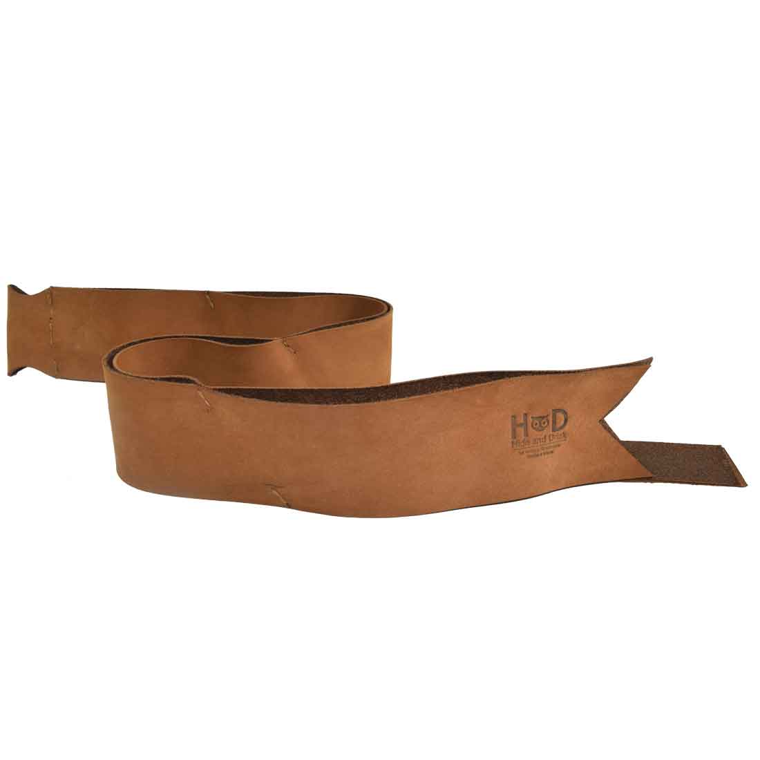 Classic Tan Ribbon Decor featuring a handcrafted Bow Wrap by Hide & Drink, perfect for elevating your Christmas gifts. Made from high-quality Full Grain Leather, this piece showcases artisan craftsmanship with small batch production, hand cut, and hand sewn details made in La Antigua Guatemala and Oaxaca Mexico.
