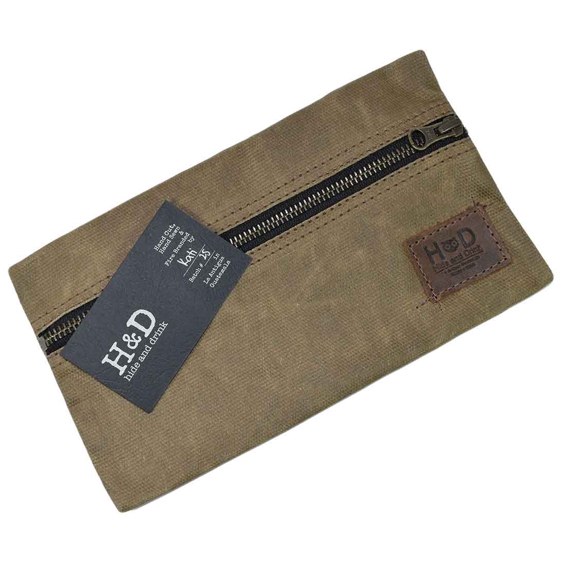 Hide & Drink Utility Cord Pouch with a contemporary twist, showcasing its practical design. This pouch serves as an all-purpose utility & charger case for MacBook, iPad & Laptop while functioning excellently as a cable organizer, artisan-made in La Antigua Guatemala & Oaxaca Mexico.