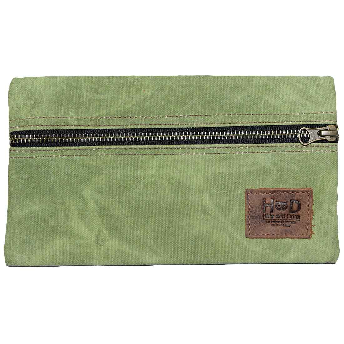 Hide & Drink Utility Cord Pouch showcasing a modern aesthetic suitable for all tech accessories. Ideal for use as an all-purpose utility & charger case for MacBook, iPad & Laptop, it doubles beautifully as a cable organizer, handmade in La Antigua Guatemala & Oaxaca Mexico.