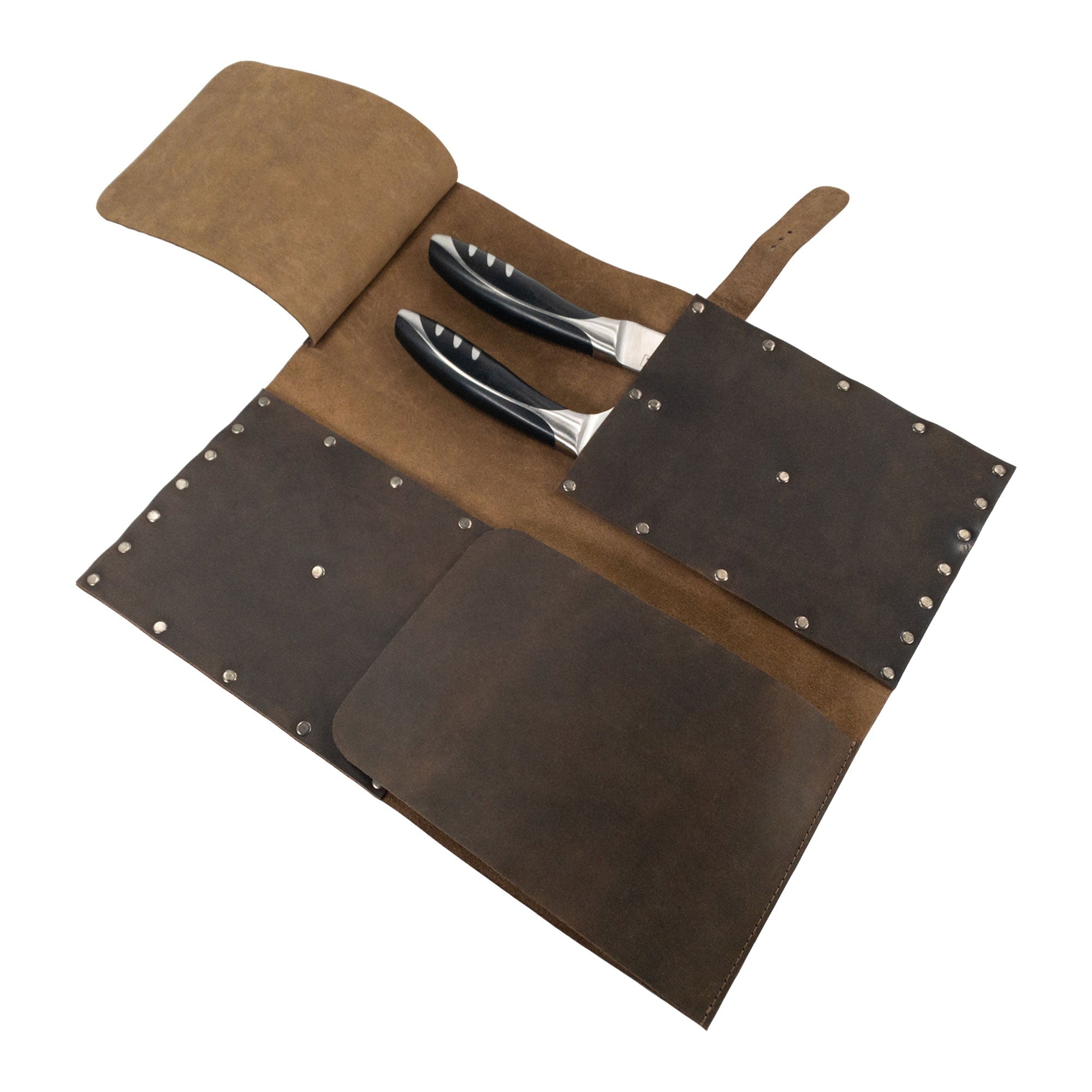 Riveted Chef Knife Case by Cast Leather Co., laid flat to reveal its interior compartments, crafted from premium full grain leather. A must-have for serious chefs, this kitchen tools organizer is a result of stockyardX small batch production, hand cut and sewn in La Antigua Guatemala & Oaxaca Mexico.