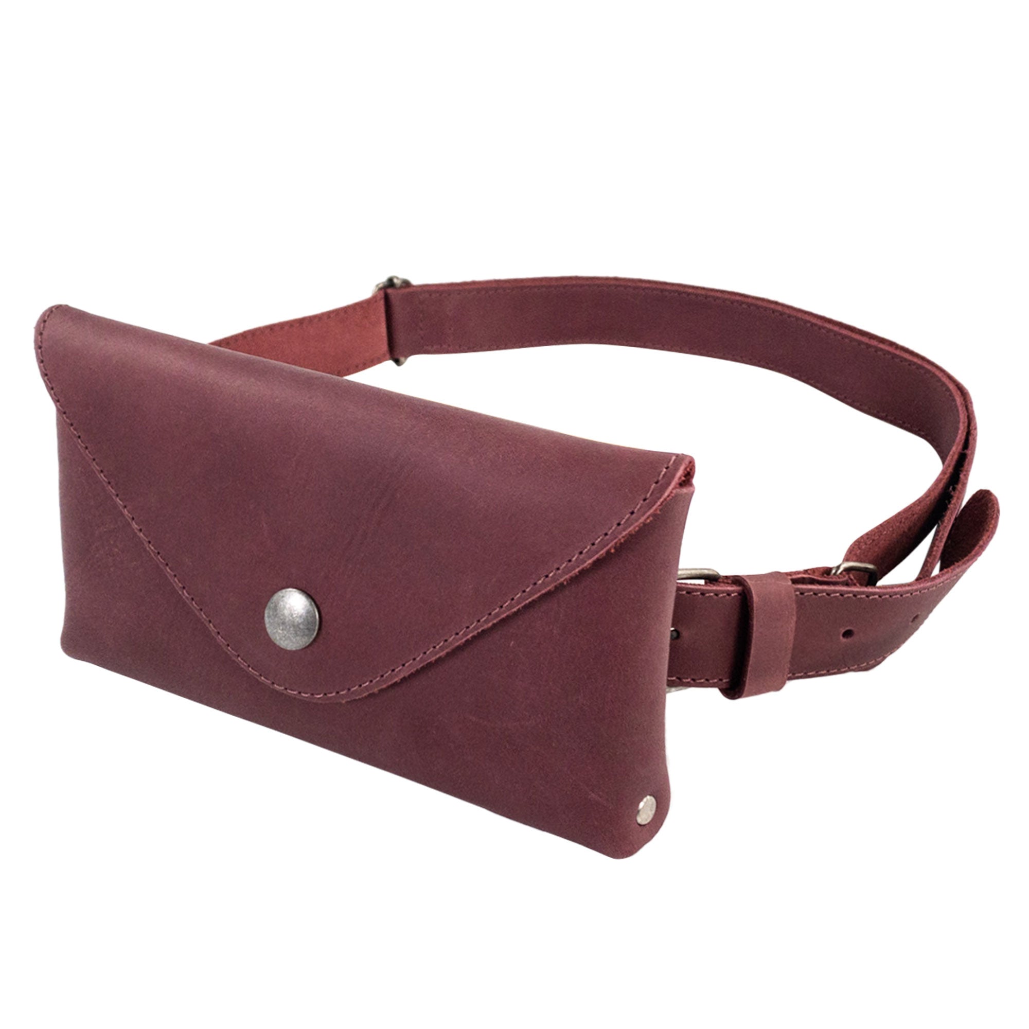 Close-up of Hide & Drink's Fancy Fanny Pack in brown leather; showcases the quality of craftsmanship. This artisan-made waist pouch is perfect as a medieval bag or vintage purse, ideal for digital nomads.