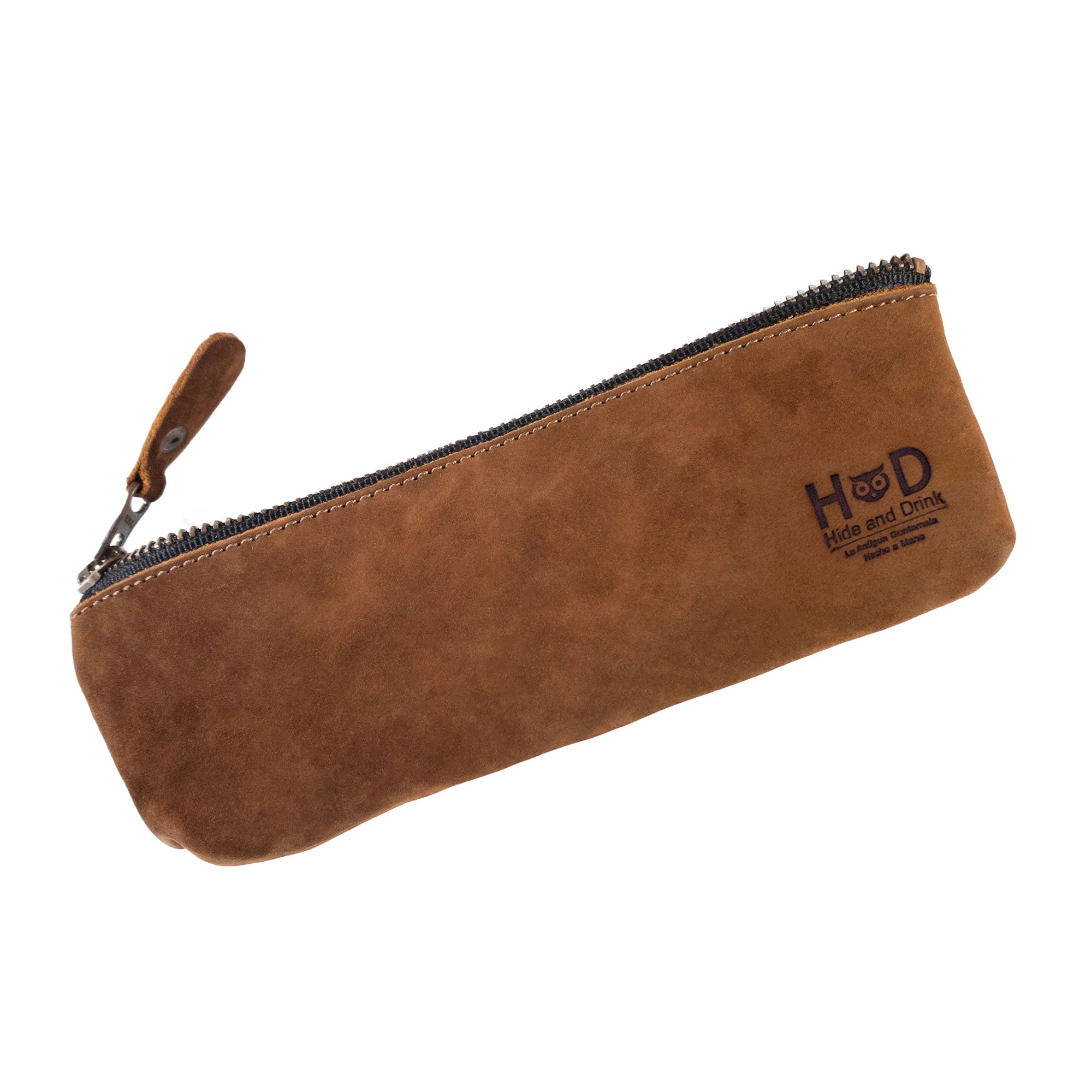 Stylish view of Hide & Drink's Pencil Pouch, a rectangular pencil case in full grain leather. Perfect as a pen & marker pouch for men and women, this flat zippered holder is elegantly designed. Handmade in La Antigua Guatemala & Oaxaca Mexico, it reflects artisan craftsmanship and small batch production.