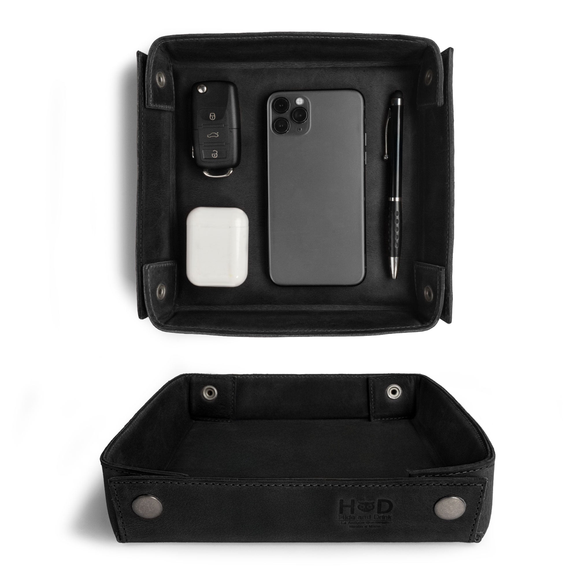 Hide & Drink Jumbo Tray, a durable catchall crafted from full grain leather for organizing small essentials like keys and coins. This vintage style product features artisan craftsmanship from La Antigua Guatemala.