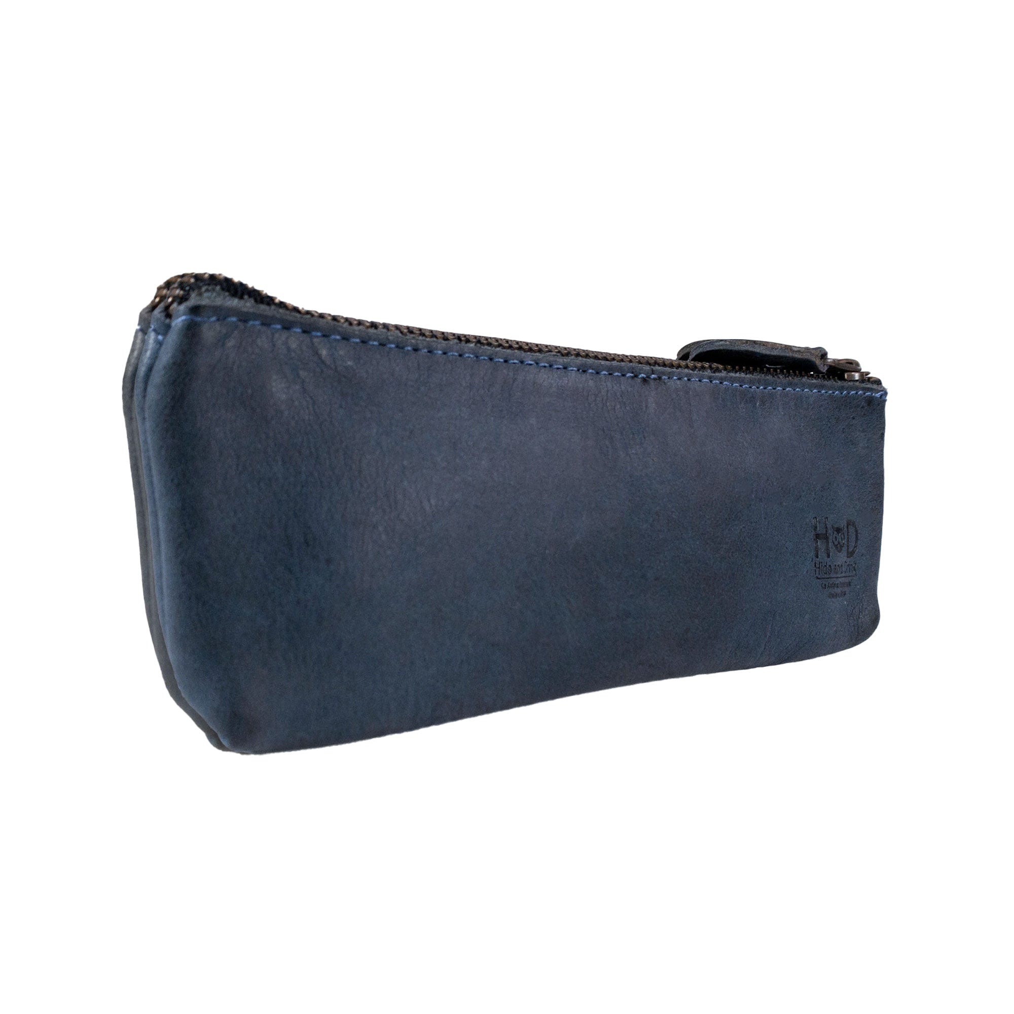 Side view of Hide & Drink Pencil Pouch featuring durable full grain leather, a handy flat zippered design ideal for organizing pens and markers. This rectangular pencil case blends practicality and style, suitable for both men and women. Each piece is handmade with love in La Antigua Guatemala & Oaxaca Mexico, ensuring a unique, artisan touch in every product.