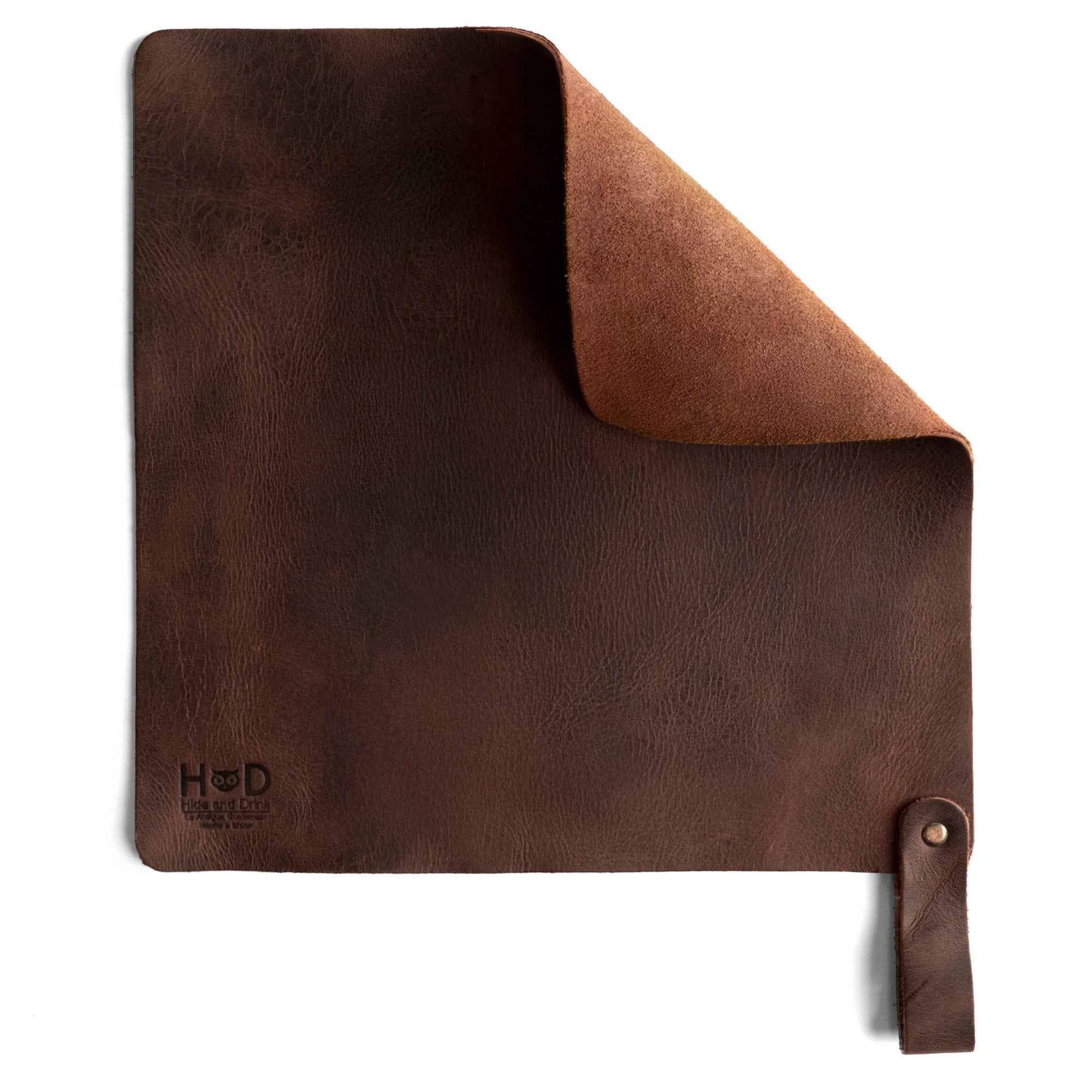 An elegant view of Hide & Drink’s Potholder Sheet, emphasizing its rich, full grain leather texture. This Squared Potholder Sheet is perfect for home essentials, providing style and protection for culinary use. Each piece is artisan-crafted through small batch production, ensuring a unique product from La Antigua Guatemala & Oaxaca Mexico.