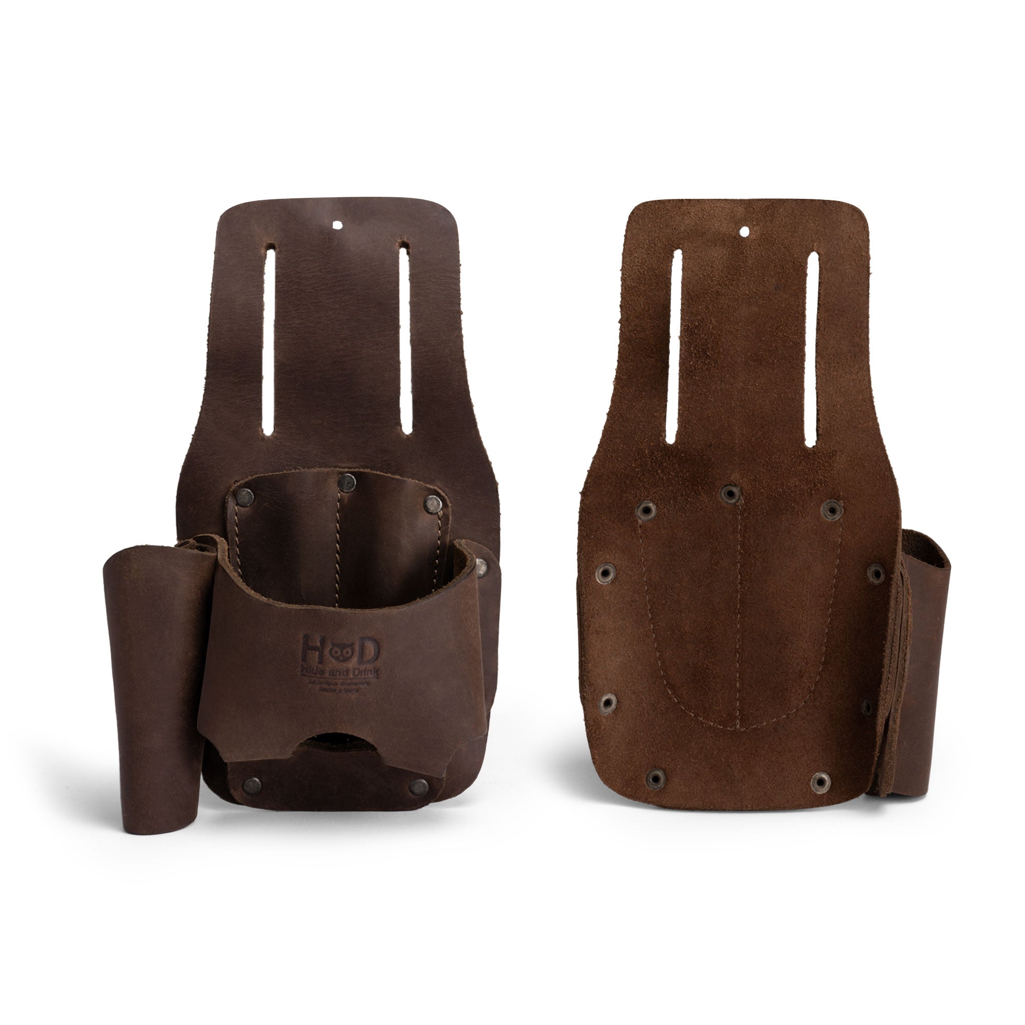 Hide & Drink Tape And Knife Holder shows a sleek design for easy access to tools. This multi-functional Tape & Knife Holder is perfect for all your measuring needs. Crafted from full grain leather, it serves as a handy tool case or screwdriver holster. Experience the quality of small batch production, hand cut and hand sewn in La Antigua Guatemala.