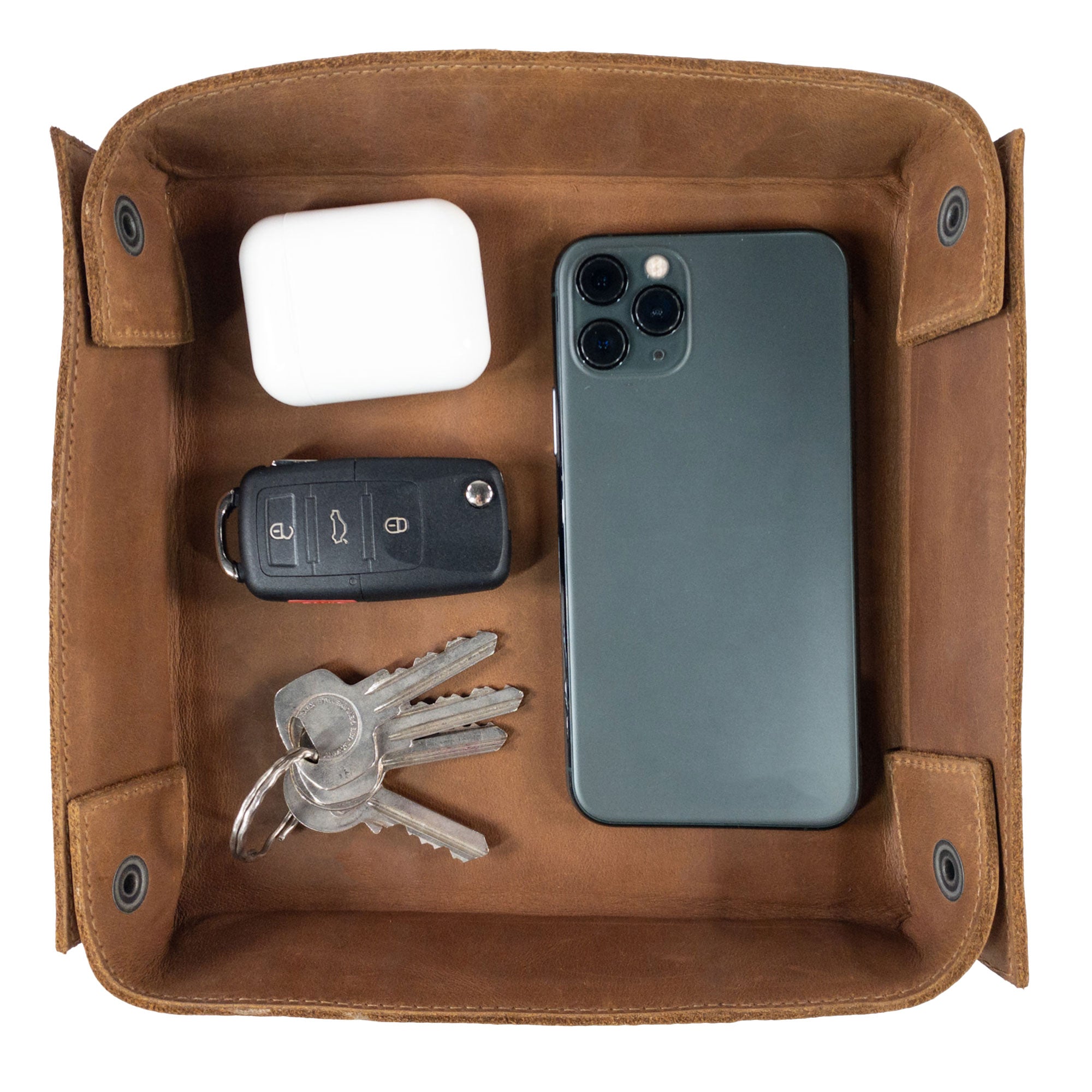 Hide & Drink Jumbo Tray, a catchall designed for easy access organization of small items like keys and jewelry. Crafted from durable full grain leather, this organizer showcases artisan techniques from La Antigua Guatemala.