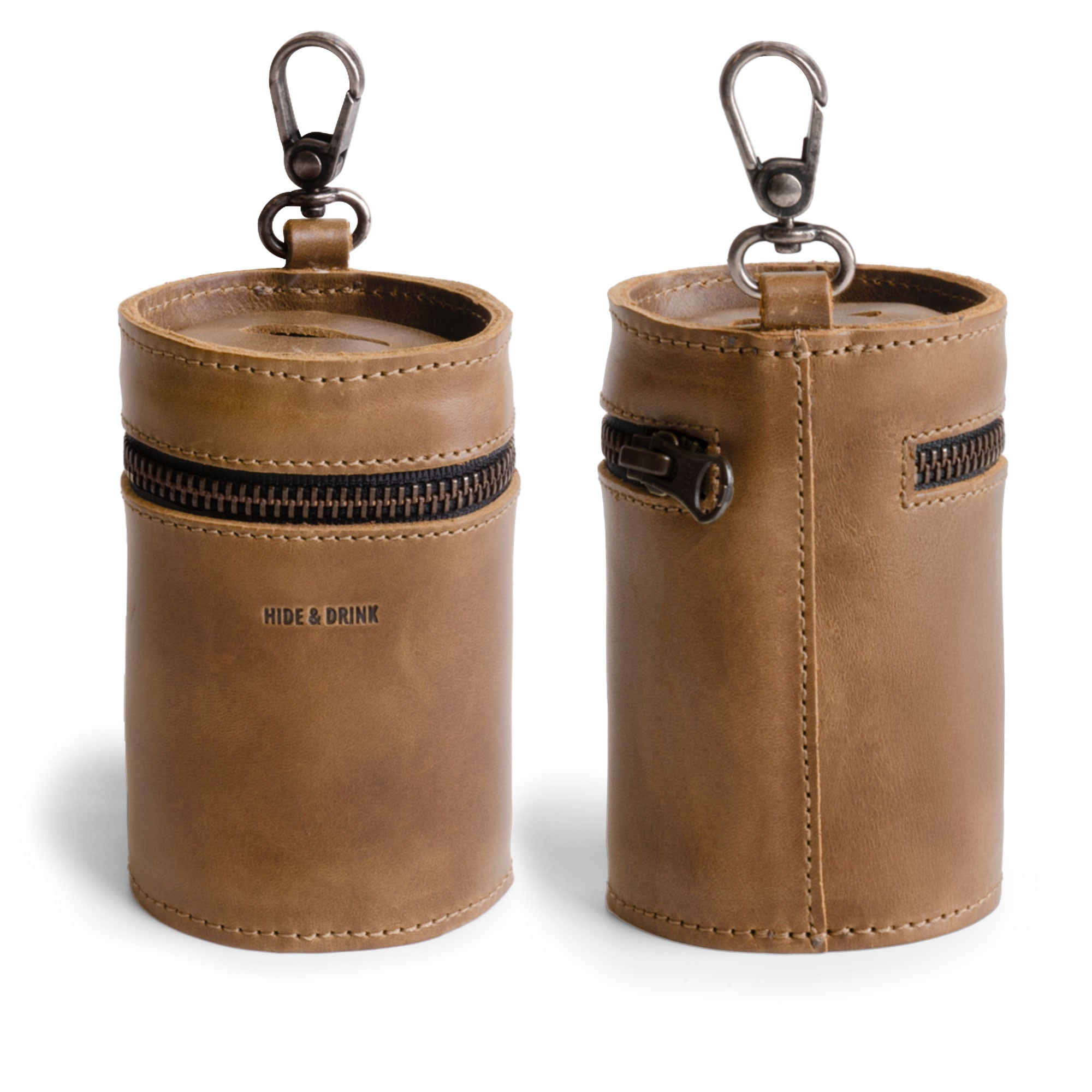 Side view of the Bucket Coin Release by Hide & Drink, a chic zippered pouch made from premium Full Grain Leather. This versatile Coin Case is designed for functionality and style, perfect for storing coins with artisan craftsmanship, handmade in La Antigua Guatemala & Oaxaca Mexico.