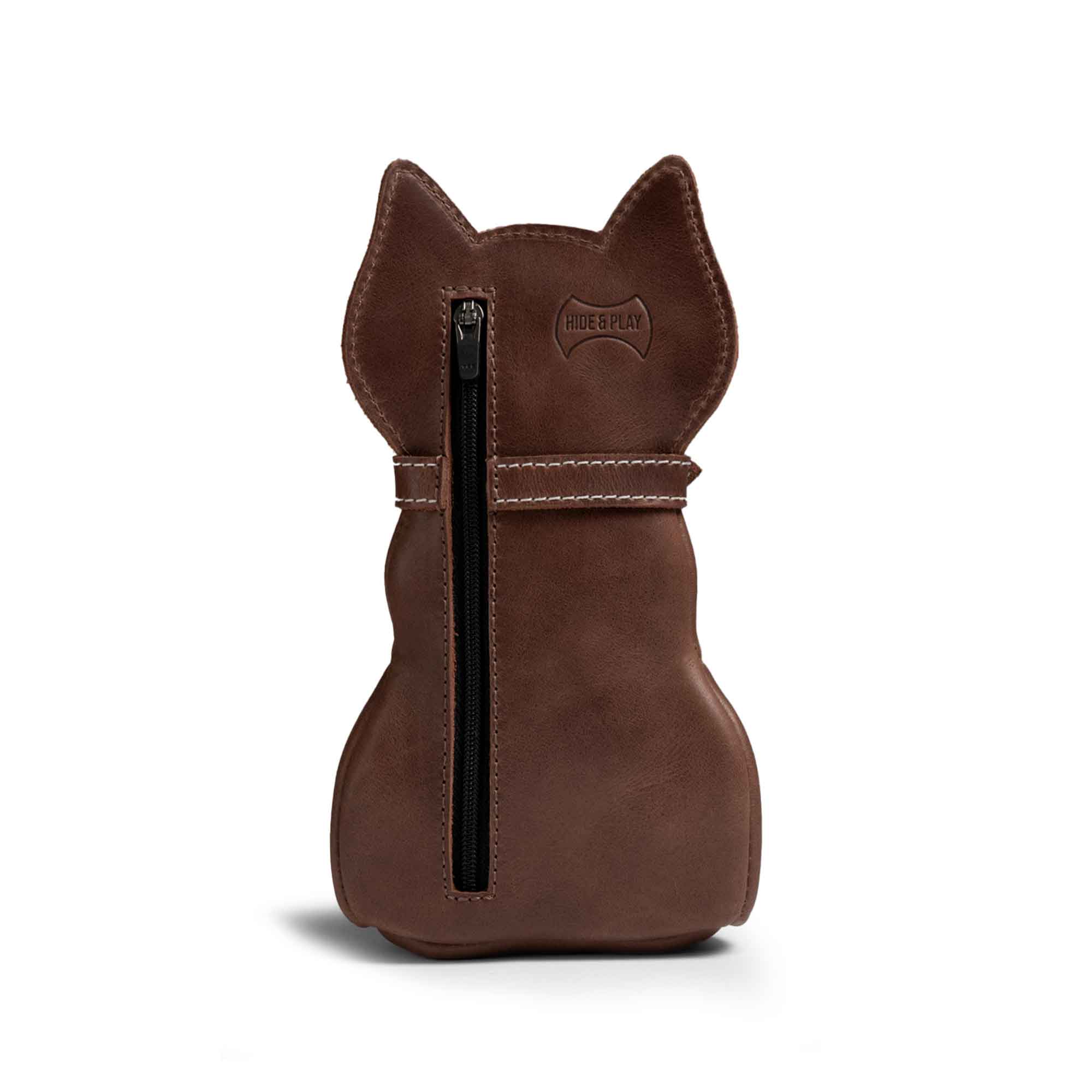 Detail of the Hide & Play Kitty Pouch featuring a zippered compartment. This artisan-designed Small Coin Pouch is a versatile Cash Holder Wallet for Coins, combining functionality with a charming Cat-Shaped design. Handmade from Full Grain Leather and perfect for organized change.