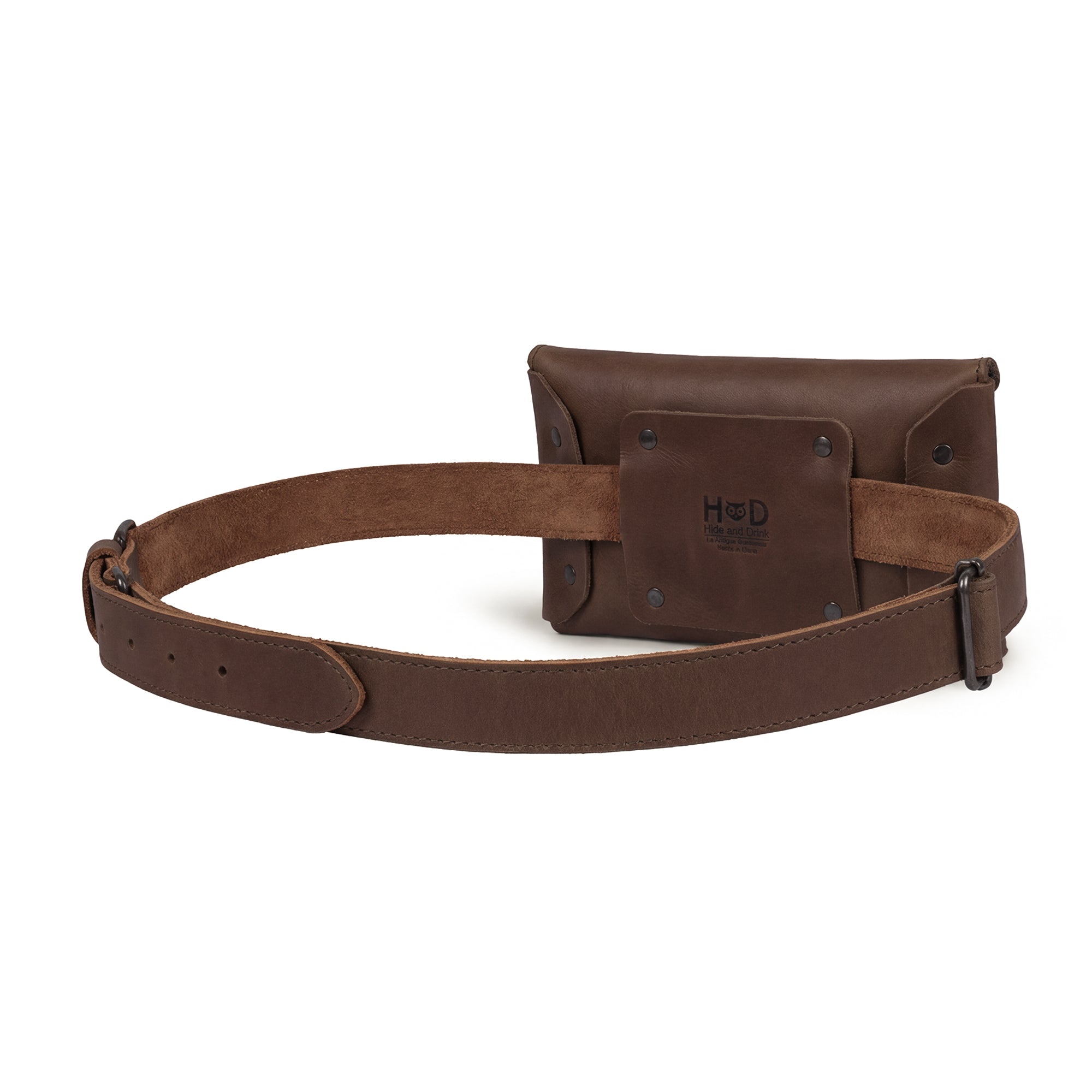 Back view of Hide & Drink's Fancy Fanny Pack, showcasing the sturdy construction from full grain leather. This fanny pack doubles as a medieval bag and an artisan accessory, ideal for easy travel for digital nomads. Expertly handcrafted in La Antigua Guatemala with a focus on small batch production.