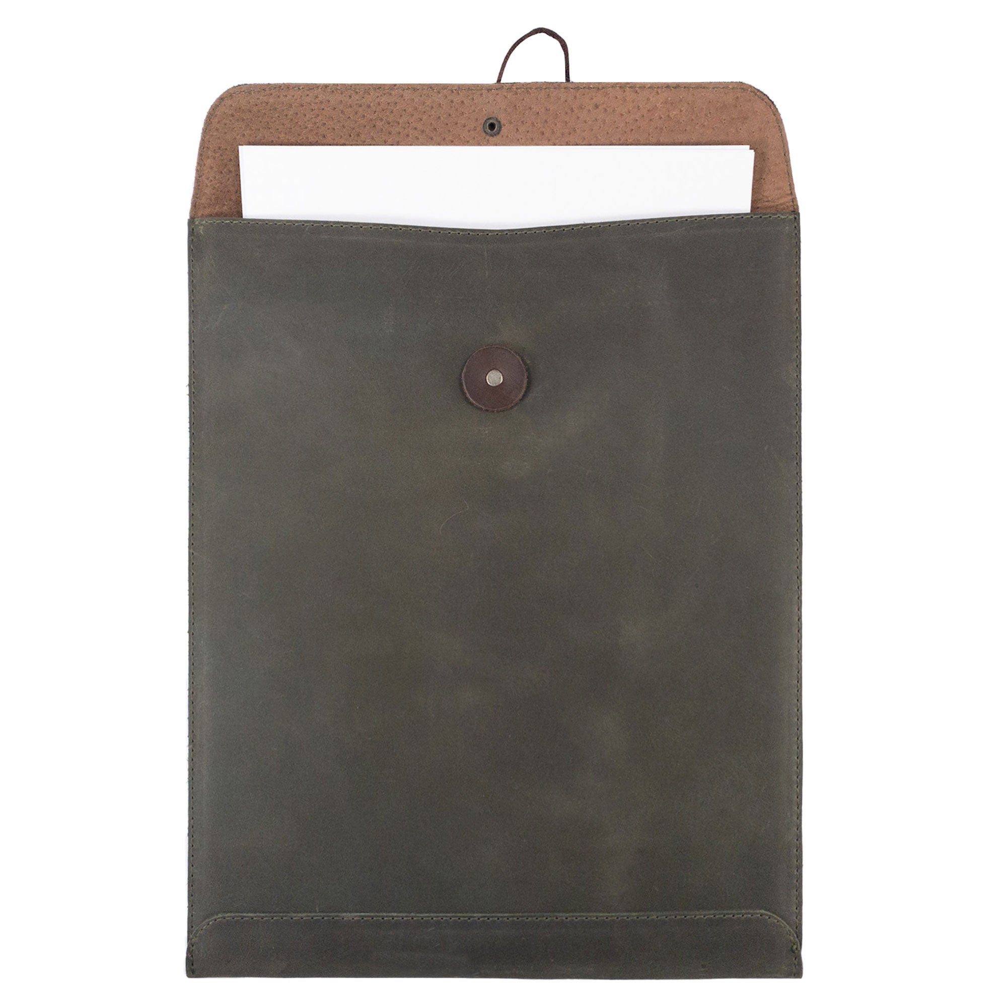 Chic Mailing Envelope Folder by Hide & Drink, ideal for stylish organization of documents. This Mailing Envelope Document Holder is crafted from high-quality Full Grain Leather in La Antigua Guatemala, combining functionality with aesthetic appeal.