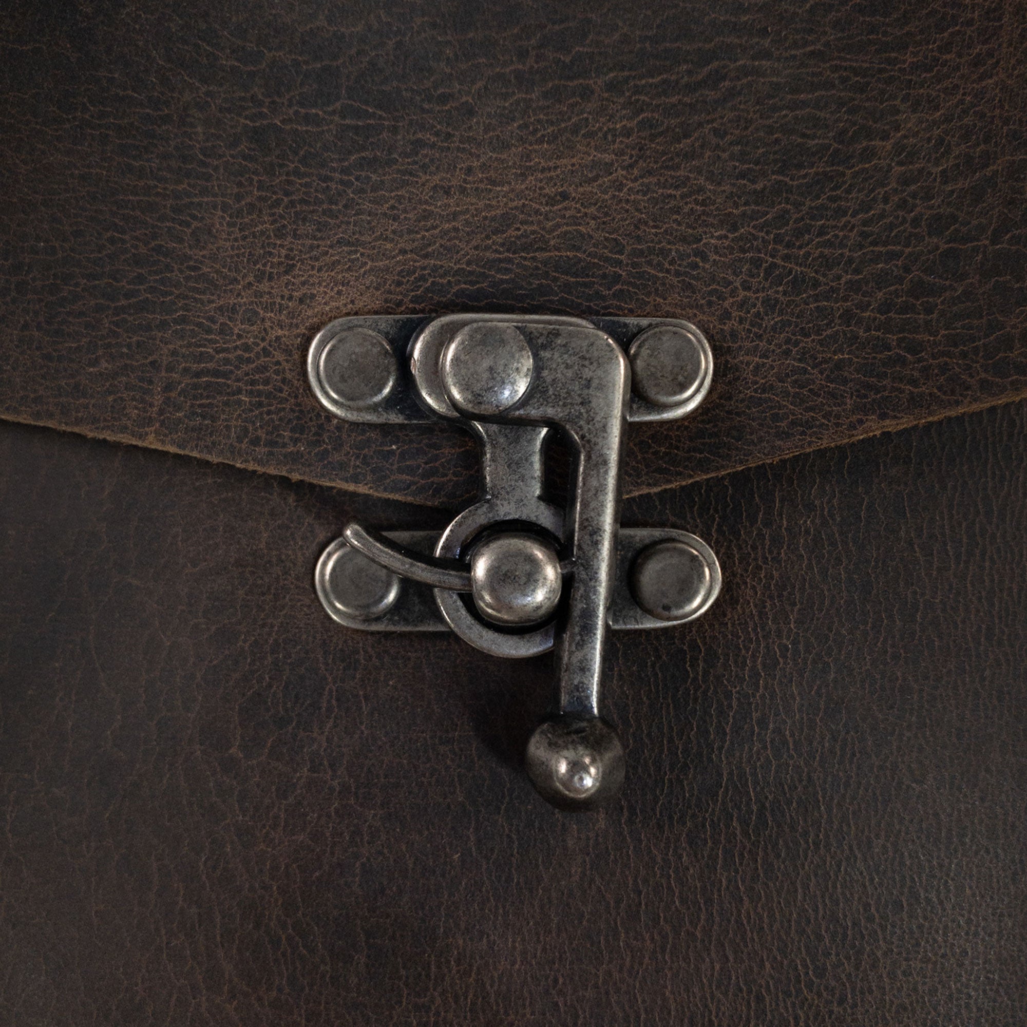 Close-up of the clasp on the Vintage Belt Pouch from Valhalla Gear, illustrating the fine craftsmanship with full grain leather, perfect for storing small notebooks and personal items, handmade in Guatemala.