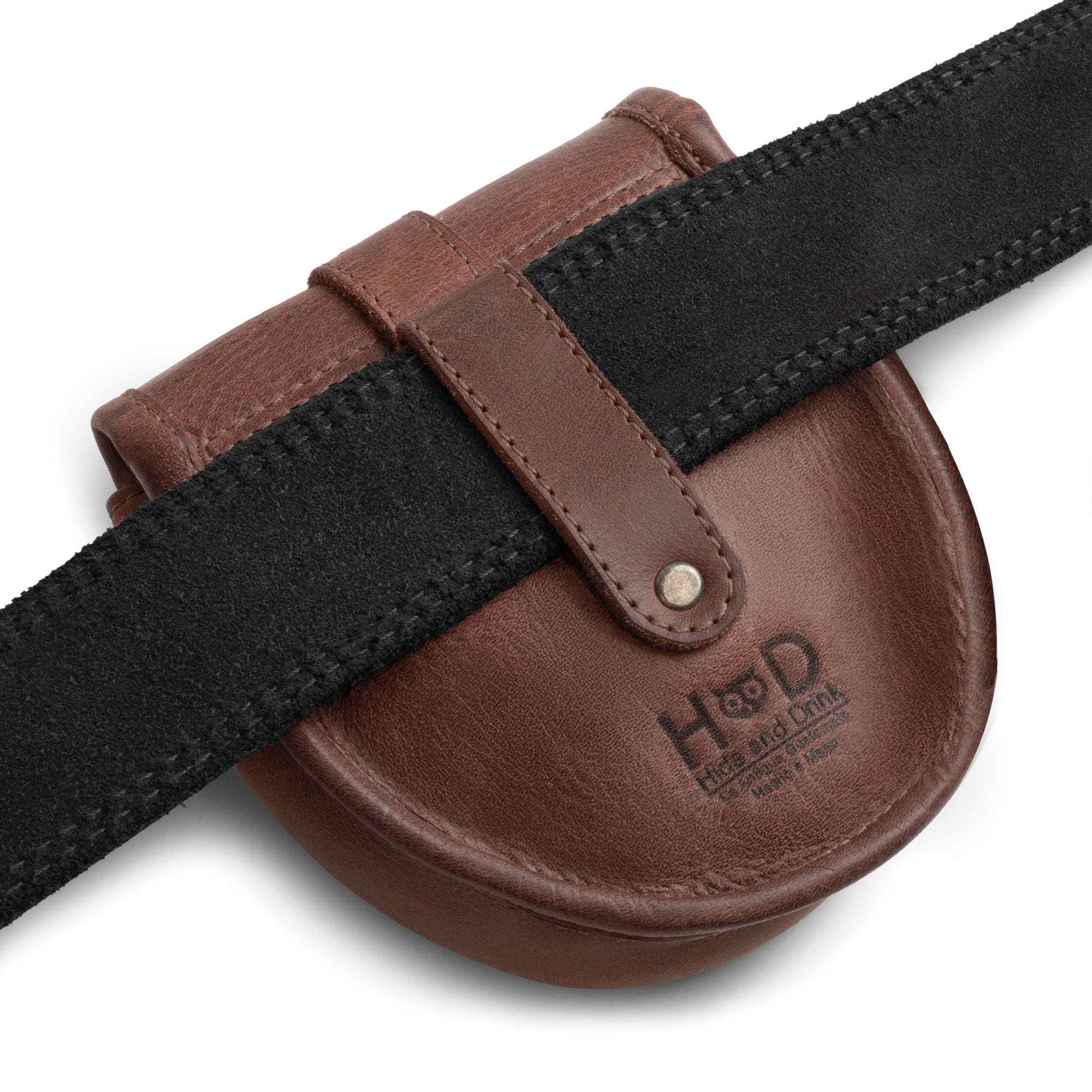 Hide & Drink's Bushcraft Leather Pouch attached to a belt, illustrating its practical use as a stylish waist holster bag designed for easy access to tools, made from premium full grain leather for durability. Bushcraft Leather Pouch - Waist Holster Bag, Conveniently Attaches to Belt - Accessory for Storing Tools and Equipment for DIY Projects, Full Grain Leather, StockyardX, Small Batch Production, Hand Cut, Hand Sewn, Fire Branded, Artisan, Handmade in La Antigua Guatemala & Oaxaca Mexico.
