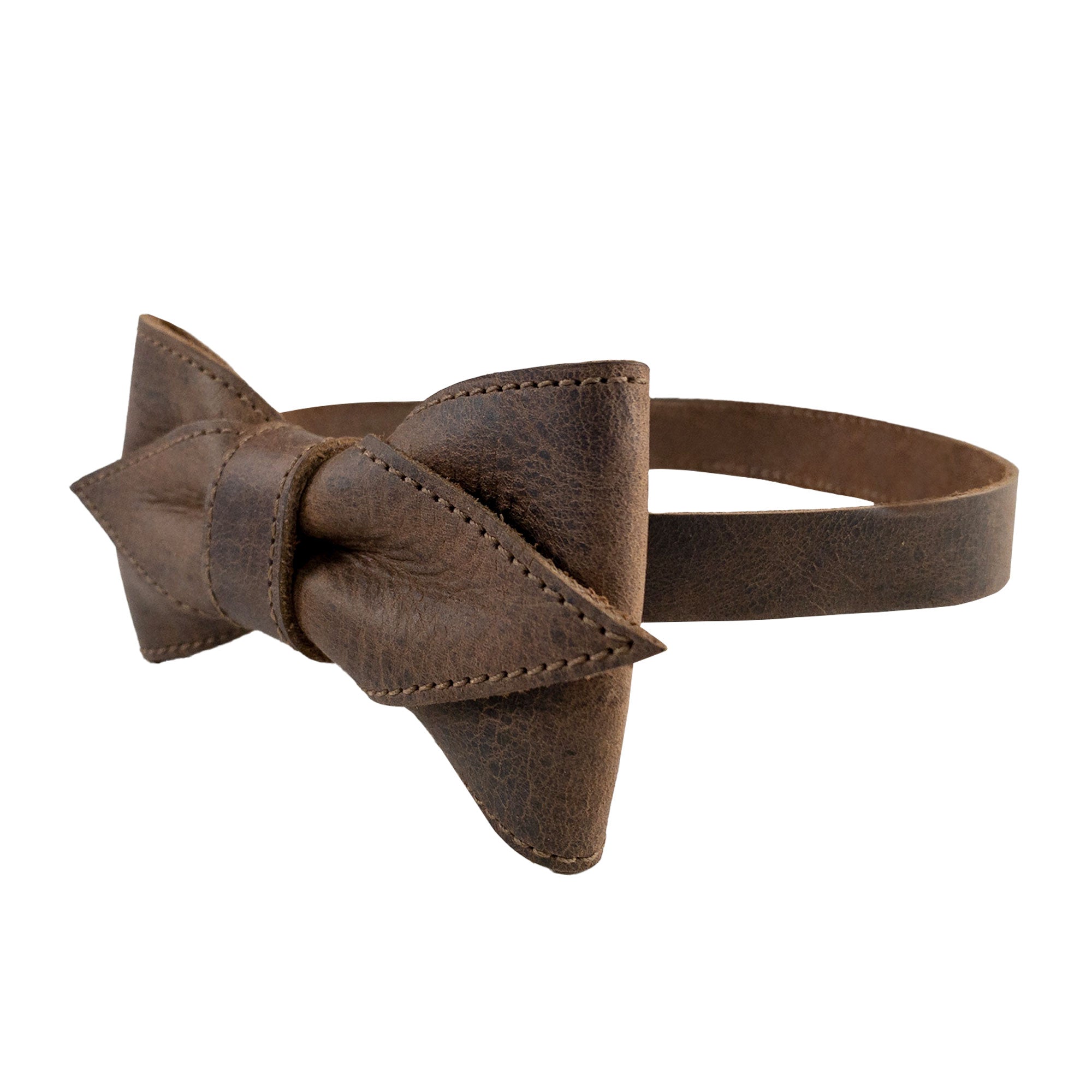 Side view of the Pointed Bow Tie for Groomsmen by Hide & Groom, featuring an adjustable strap in rich full grain leather. Designed for formal wear for men, this pre-tied bow tie exemplifies artisan craftsmanship from La Antigua Guatemala & Oaxaca Mexico, showcasing the elegance of small batch production.