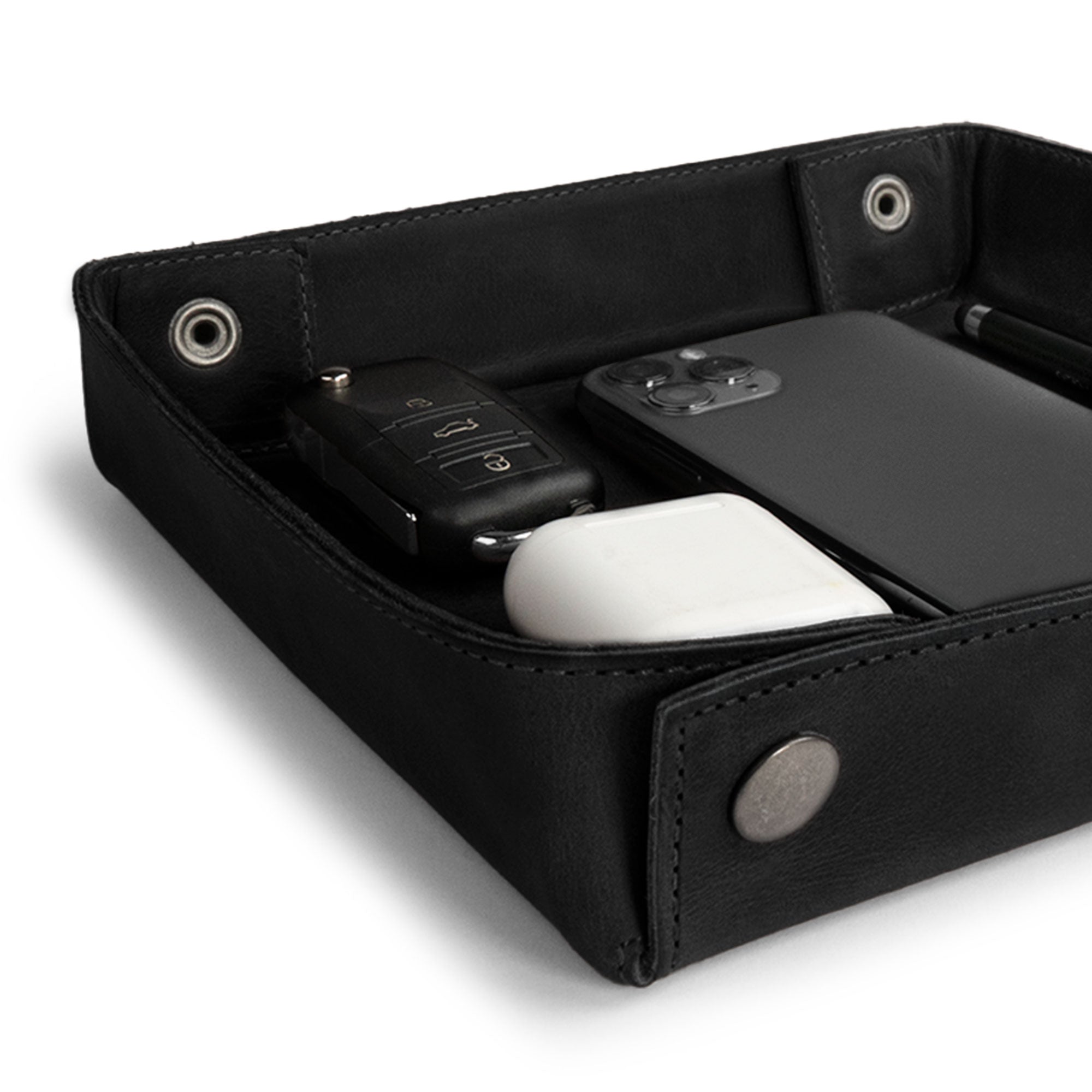 Hide & Drink Jumbo Tray featuring a contemporary design crafted from full grain leather for organizing small items. This durable catchall tray is handmade by artisans in La Antigua Guatemala.