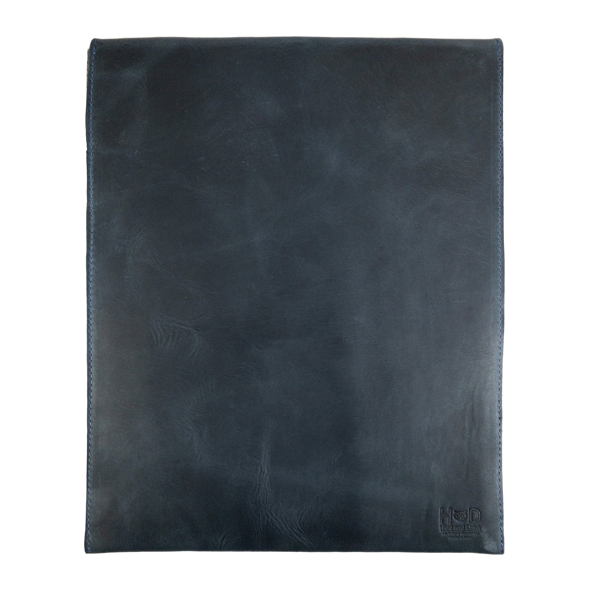 Practical Mailing Envelope Folder by Hide & Drink, designed with a focus on utility and aesthetics. This Mailing Envelope Document Holder showcases Full Grain Leather craftsmanship from Oaxaca Mexico, ideal for both personal and professional use.