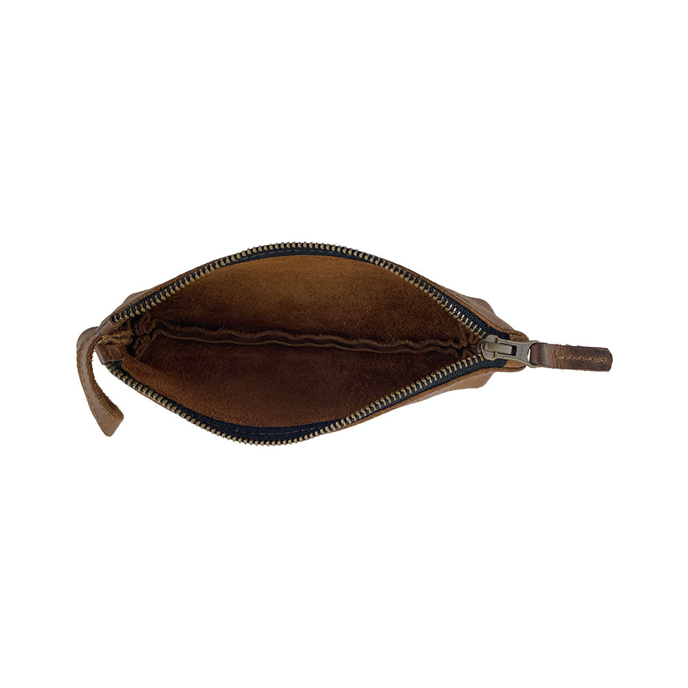 Hide & Drink's X Stitched Case, a versatile leather storage solution perfect for toiletries and makeup. Hand cut and sewn by skilled artisans, it reflects small batch production with full grain leather craftsmanship from La Antigua Guatemala and Oaxaca, Mexico.