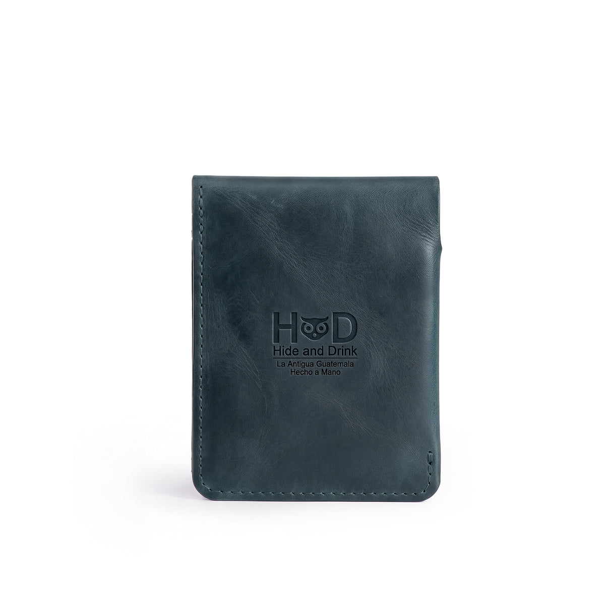 Hide & Drink Slim Card Holder featuring the brand logo, a functional vertical design crafted from full grain leather. Ideal for holding up to 4 cards and cash, this artisan product exemplifies handmade quality from La Antigua Guatemala.