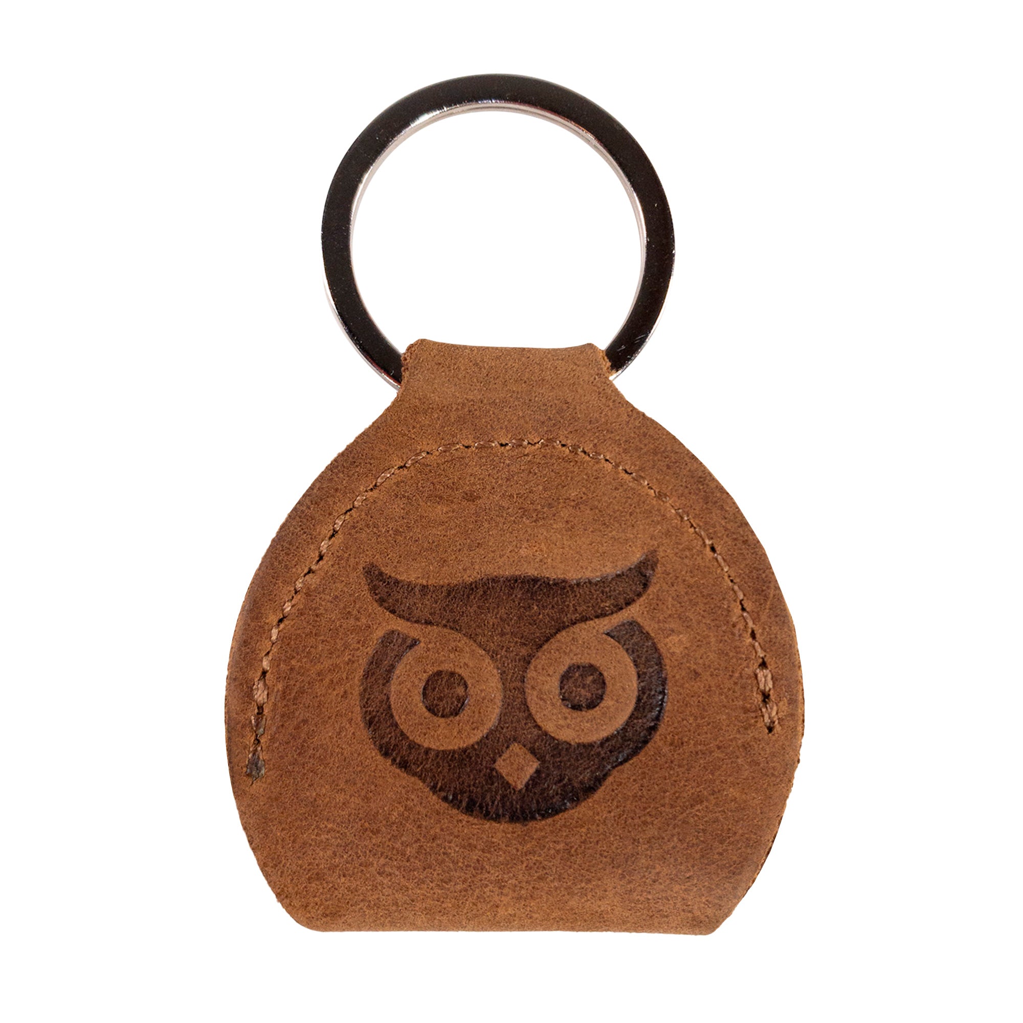 The Key Chain & Guitar Pick Holder from Hide & Drink is showcased in this image, showing off its rich leather texture. This Guitar Pick Holder with Ring is a perfect key organizer for dedicated guitar players. Made from high-quality Full Grain Leather, it aligns with StockyardX’s philosophy of small batch production. Artisan-crafted through hand cutting, hand sewing, and fire branding, this product hails from La Antigua Guatemala & Oaxaca Mexico.