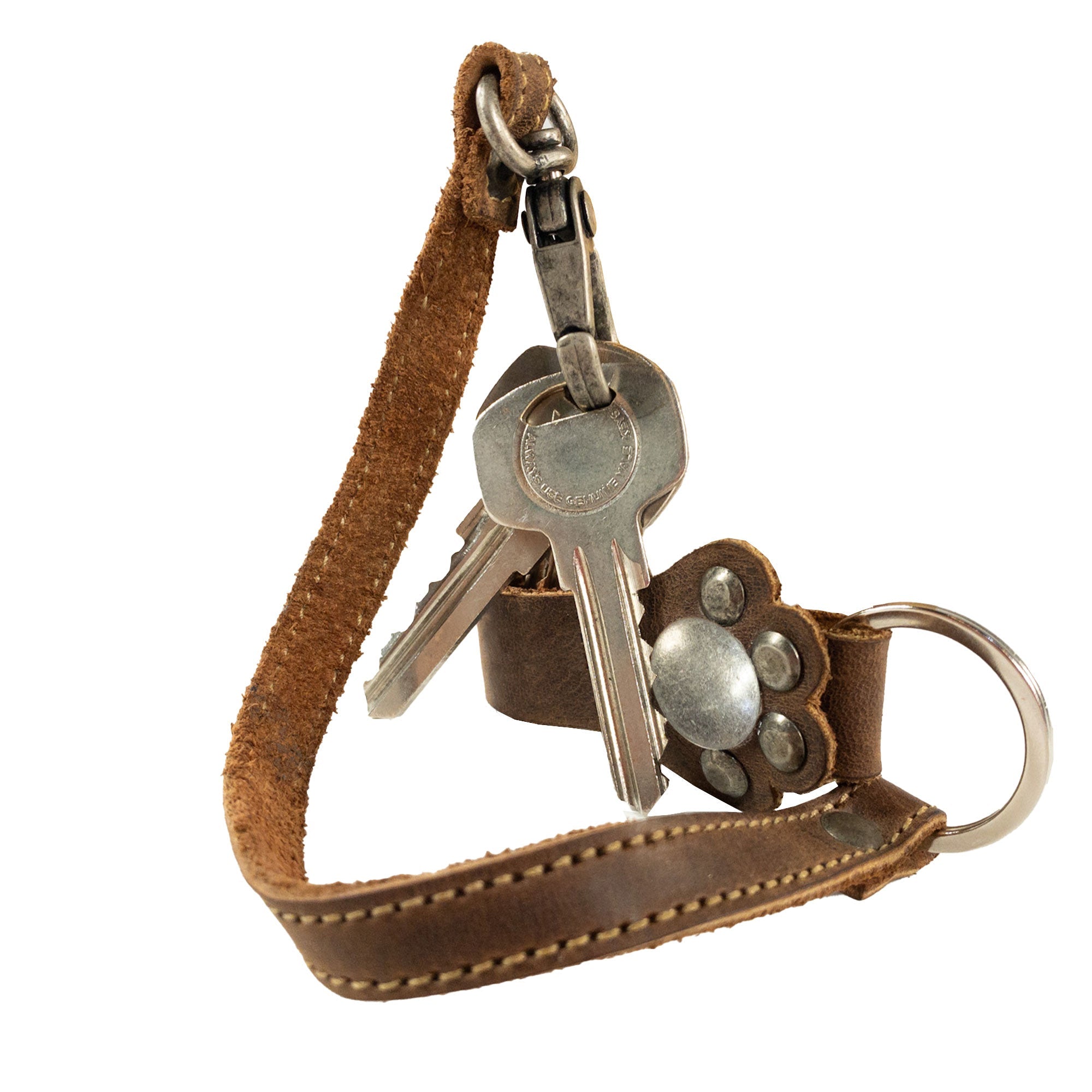 Paw Lanyard by Hide & Drink holding keys securely in place. This elegant accessory combines practicality and style, crafted from Full Grain Leather. Perfect as a gift, this Paw Lanyard is a result of small batch production and handmade in La Antigua Guatemala & Oaxaca Mexico.