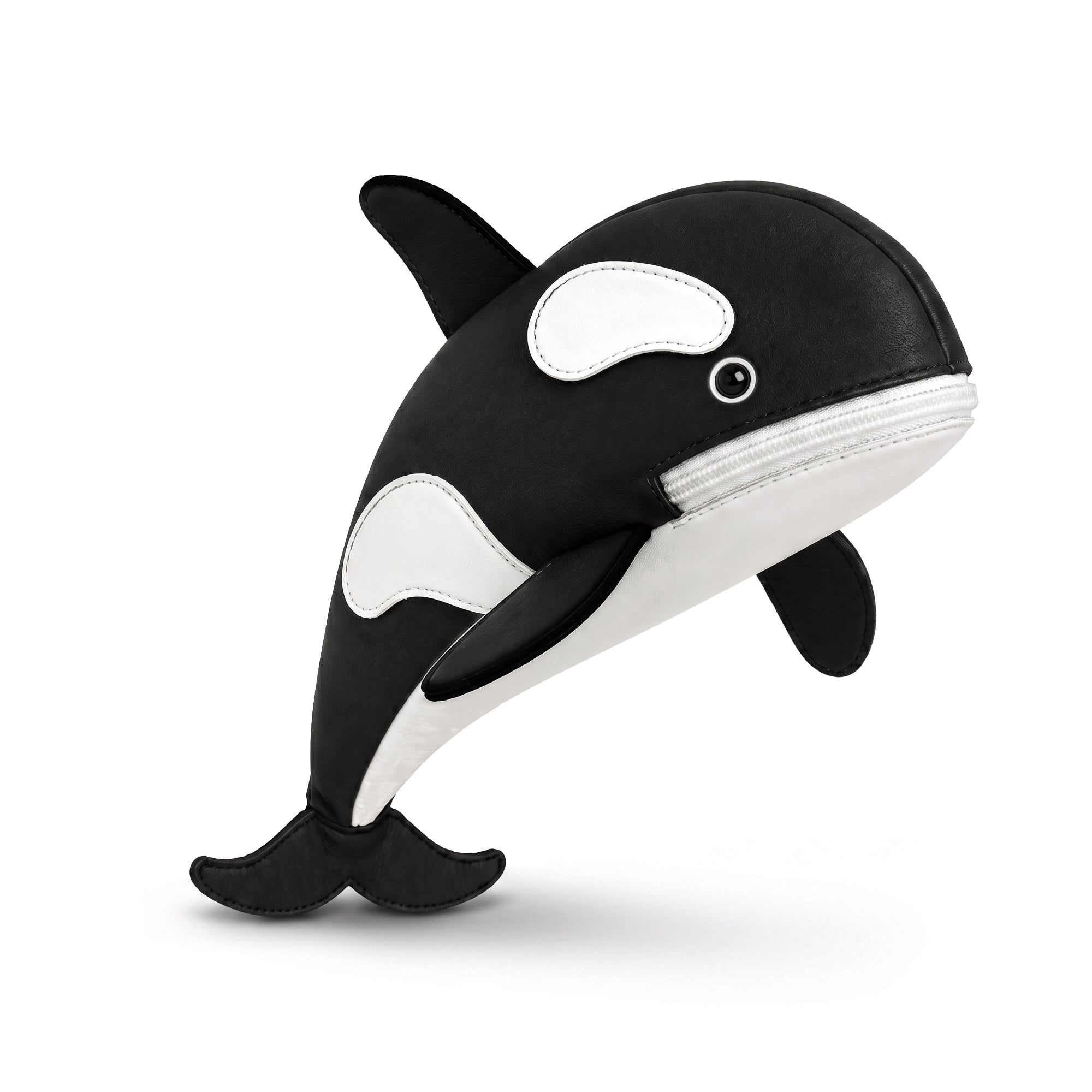 Featuring an orca shape, the Orca Pencil Pouch by Hide & Play is a stylish accessory made from resilient Full Grain Leather. Ideal for organizing pens and markers, this handmade pen case exemplifies artisan quality, handcrafted in La Antigua Guatemala & Oaxaca Mexico.