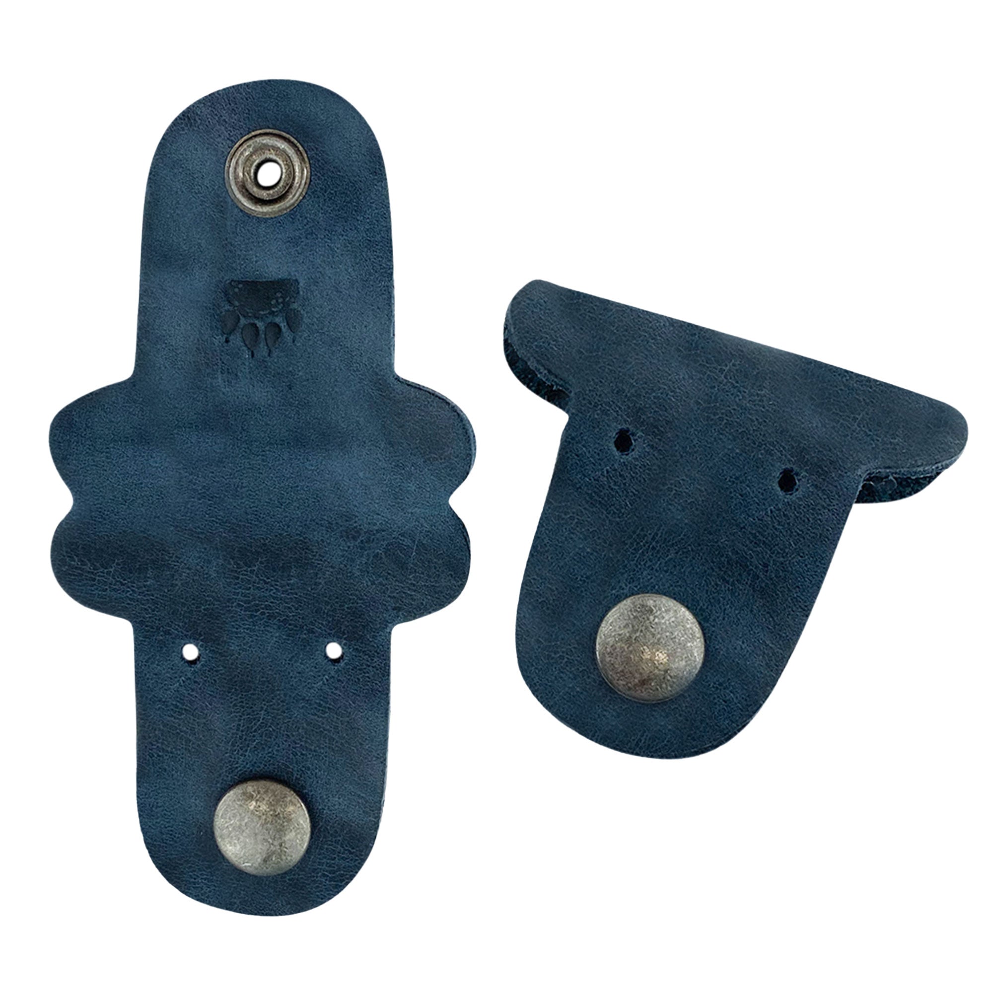 Keep your cables neat and stylish with Taco Dog's navy blue Dog Cord Keepers. These handmade, full grain leather accessories offer easy management with clip snaps, making them perfect for travel. Experience artisan craftsmanship from La Antigua Guatemala with this charming set.