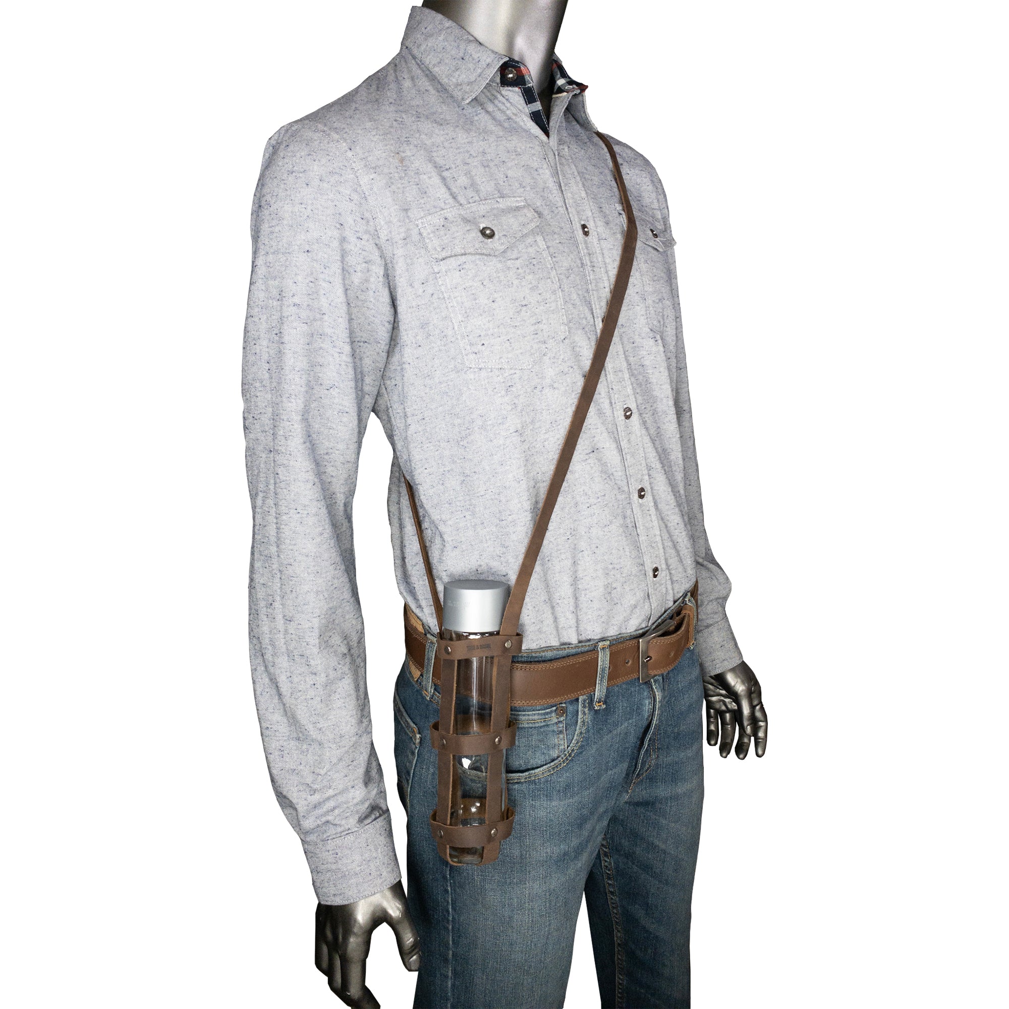 An image of a person wearing Hide & Drink’s Riveted Bottle Carrier (Bottle Included), demonstrating its practicality as a stylish travel accessory. Crafted from full grain leather, this item is handmade in La Antigua Guatemala & Oaxaca Mexico and features small batch production, ensuring quality through hand cut and hand sewn details.