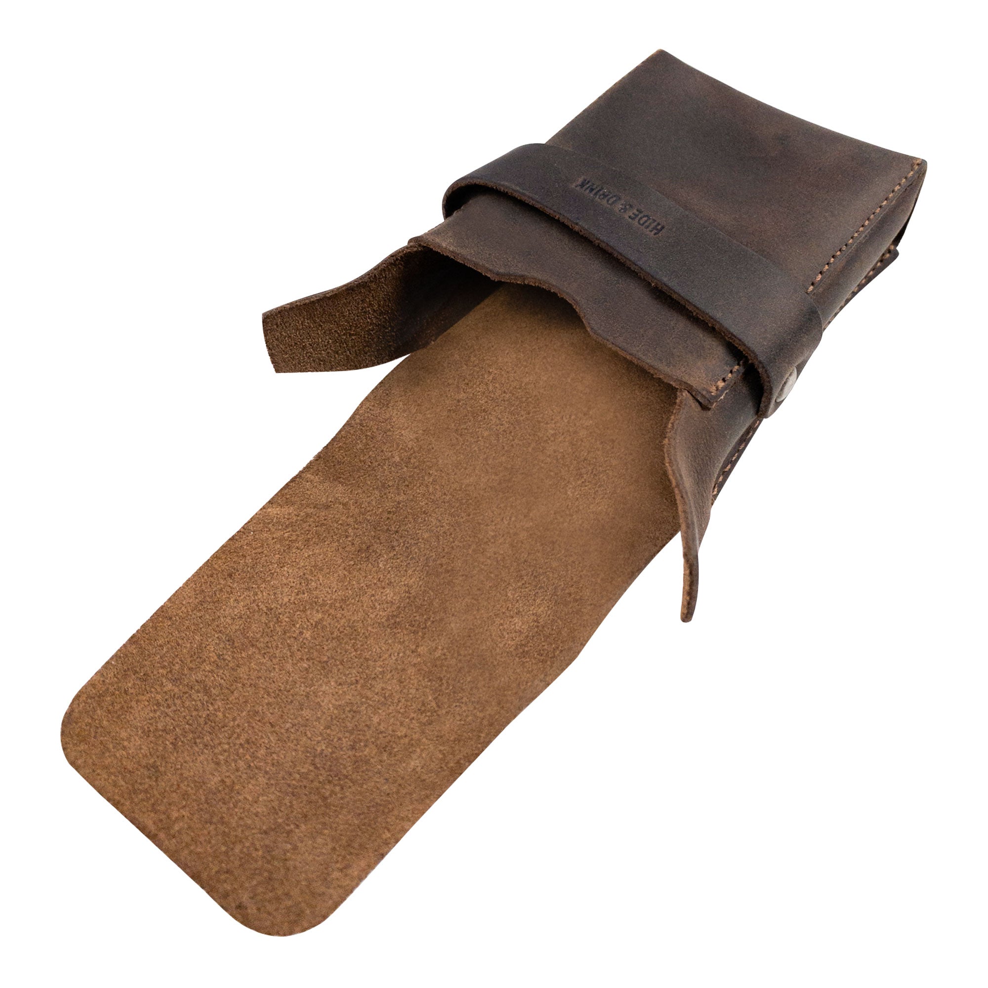Open view of Hide & Drink's Playing Card Case, displaying its spacious interior for secure storage. This artisan-crafted playing card case is made from full grain leather, making it an ideal travel accessory. Perfect for holding your classic case for playing cards (not included), this product is handmade with pride in La Antigua Guatemala by StockyardX.