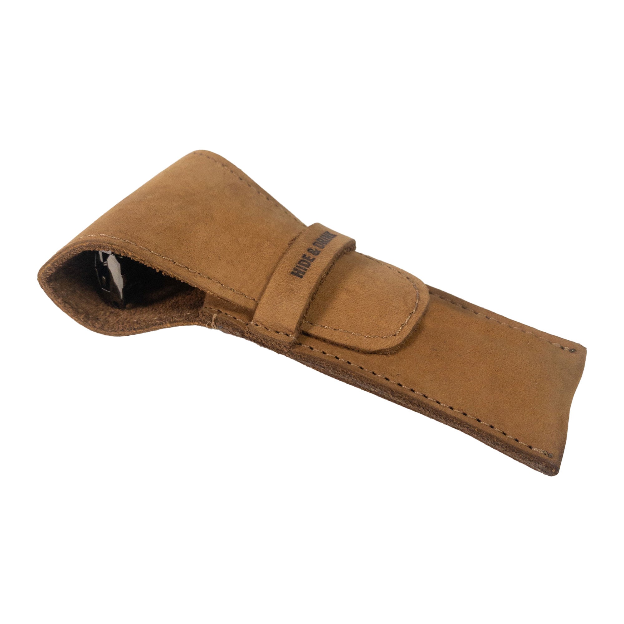 Another angle of the brown Safety Razor Case by Hide & Drink, designed for practicality and style with full grain leather. This artisan product is perfect for keeping shaving accessories organized, made in small batches in La Antigua Guatemala and Oaxaca Mexico.